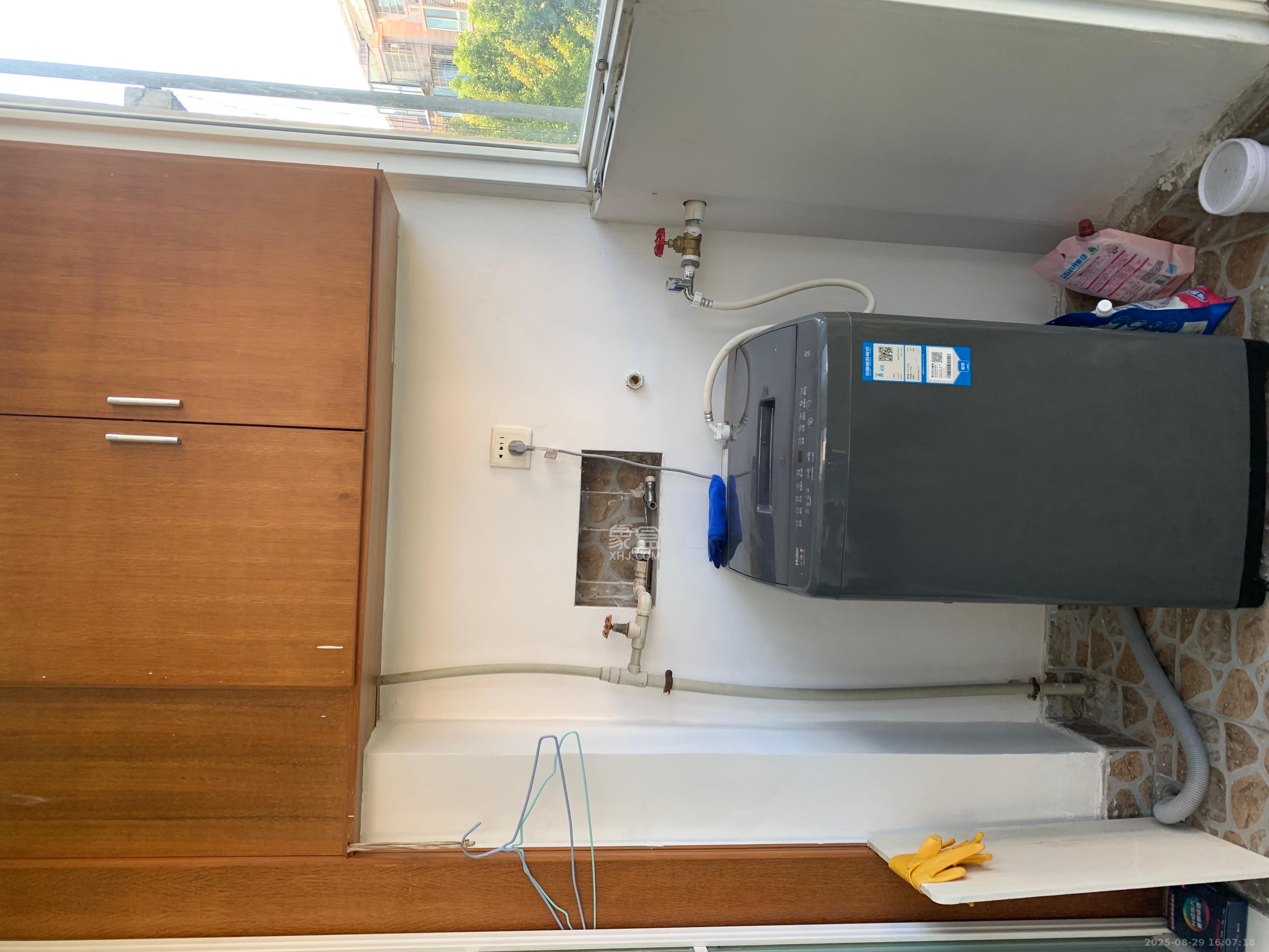 枫华府第  3室2厅2卫    1600.0元/月室内图