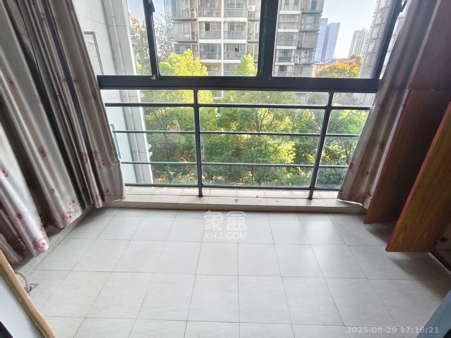 银港水晶城  3室2厅2卫   2800.00元/月室内图