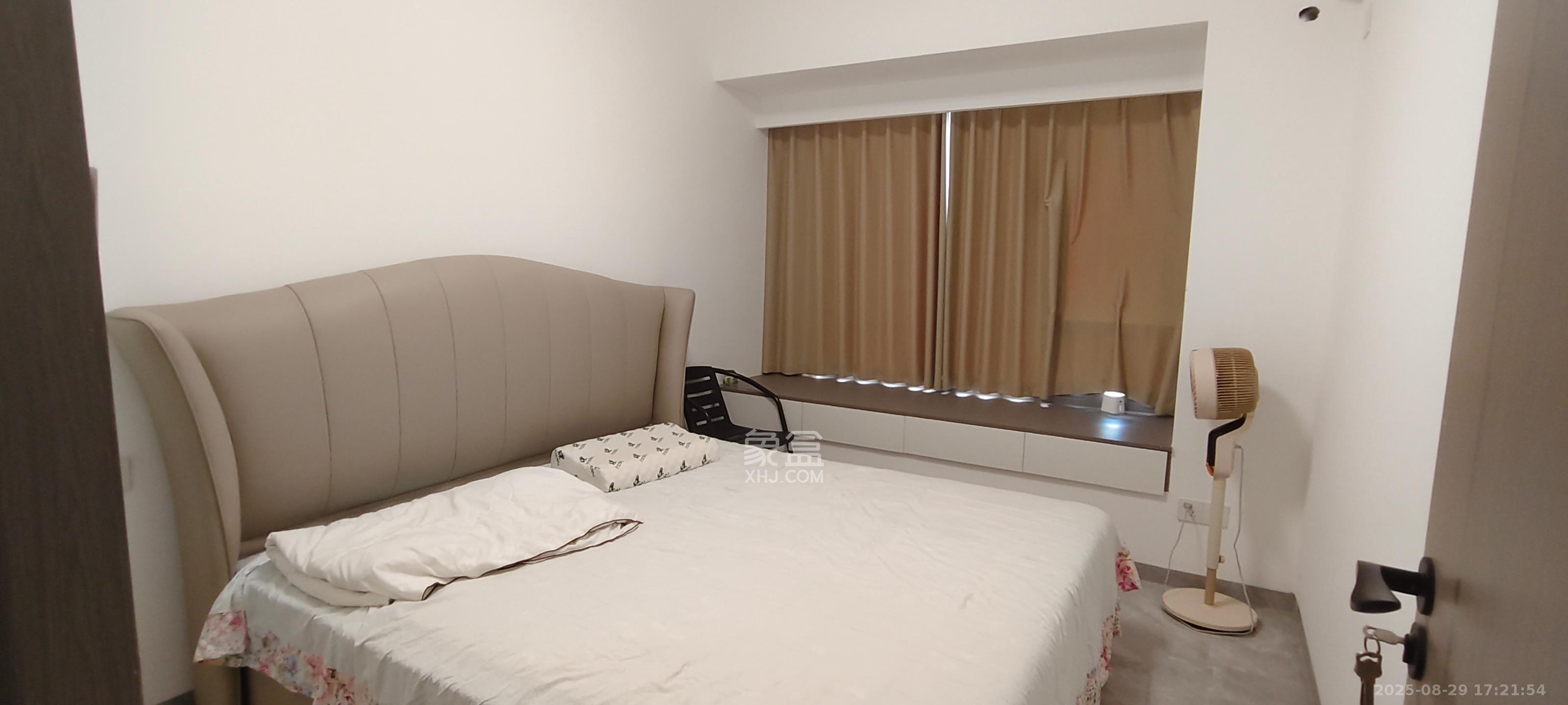 金水湾  4室2厅2卫    2200.0元/月