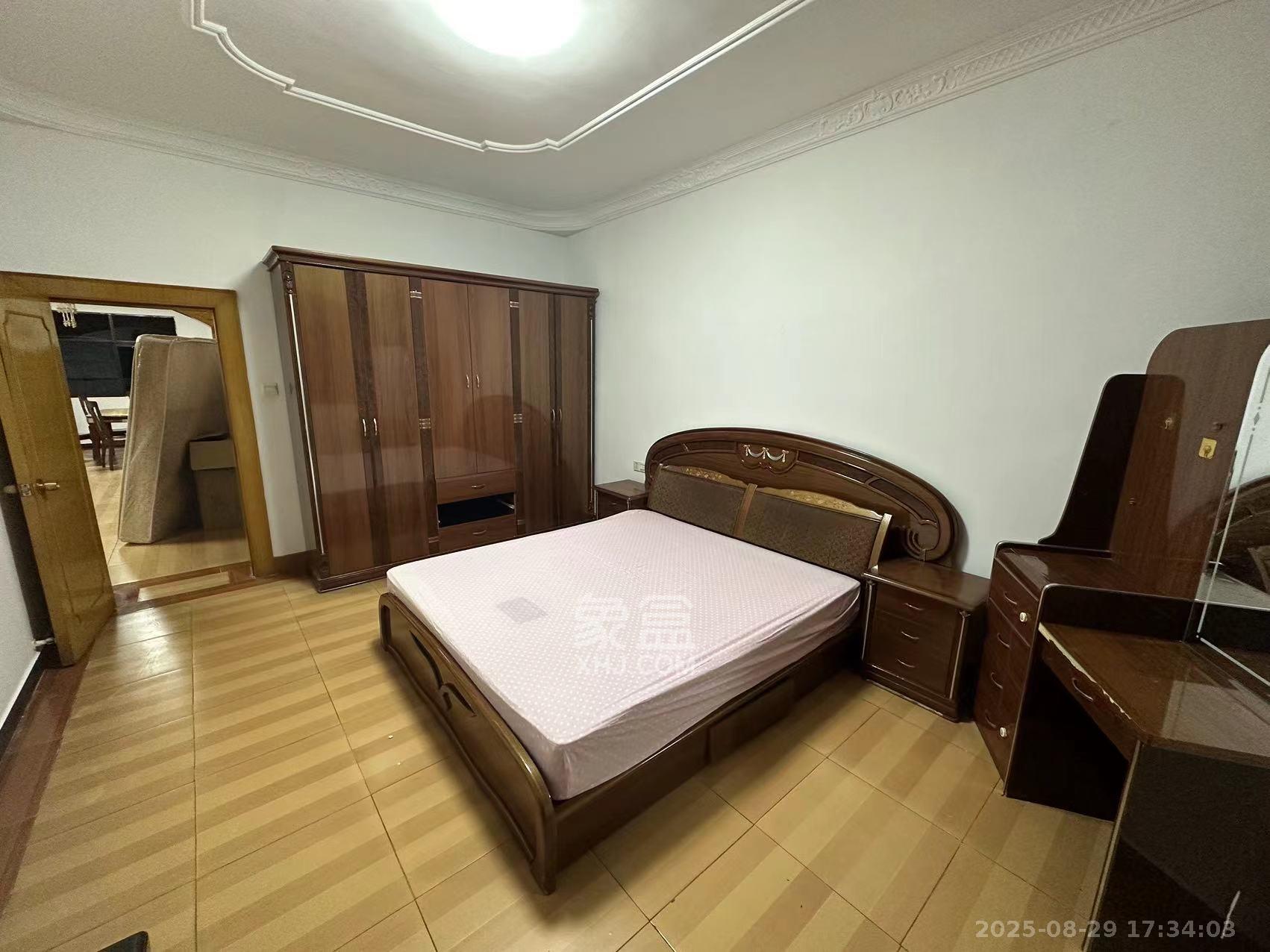 汽车西站商贸城（河西望城坡）  3室2厅1卫    1700.0元/月室内图