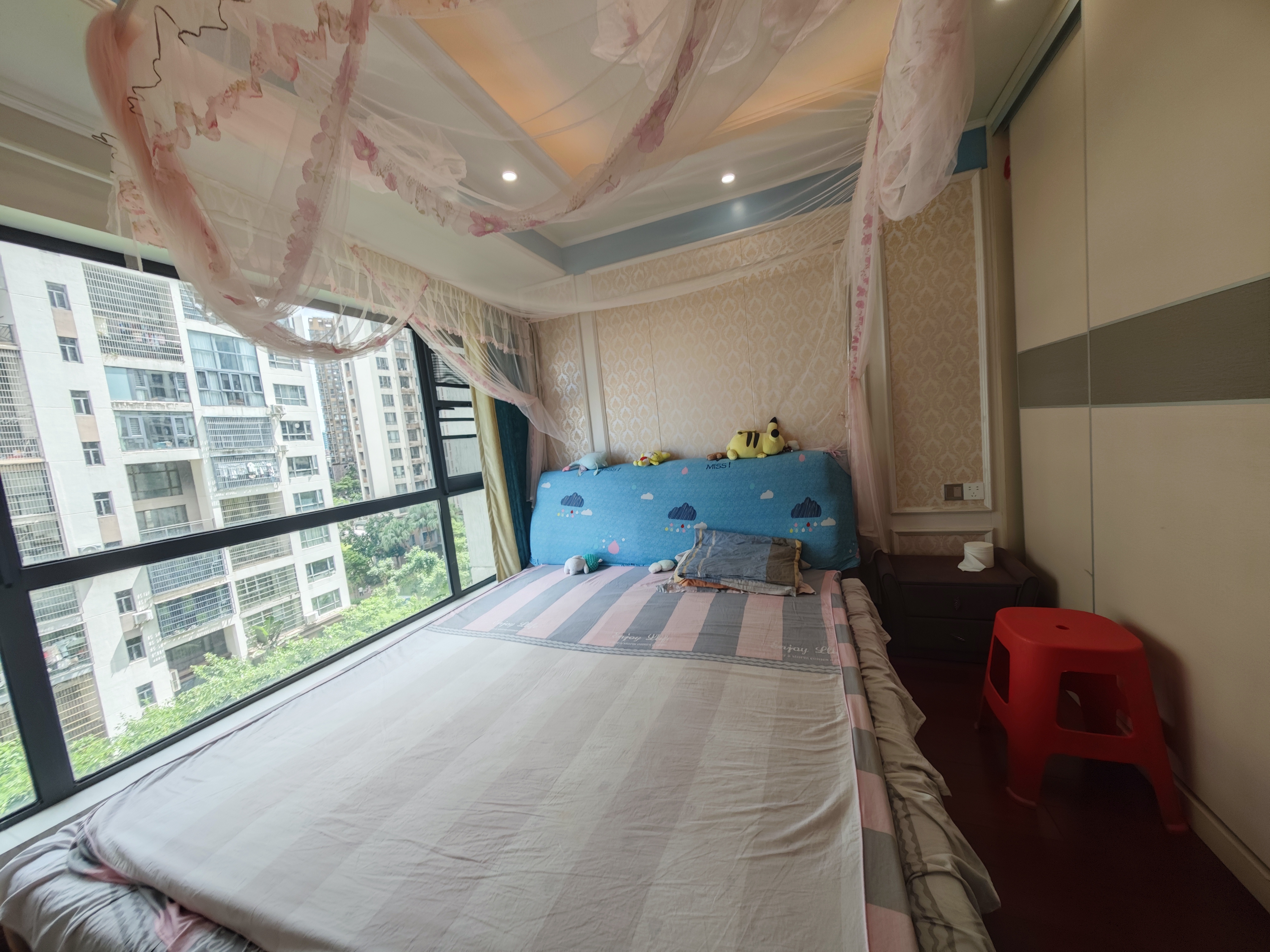 锦地翰城二期  4室2厅2卫    185.0万客厅