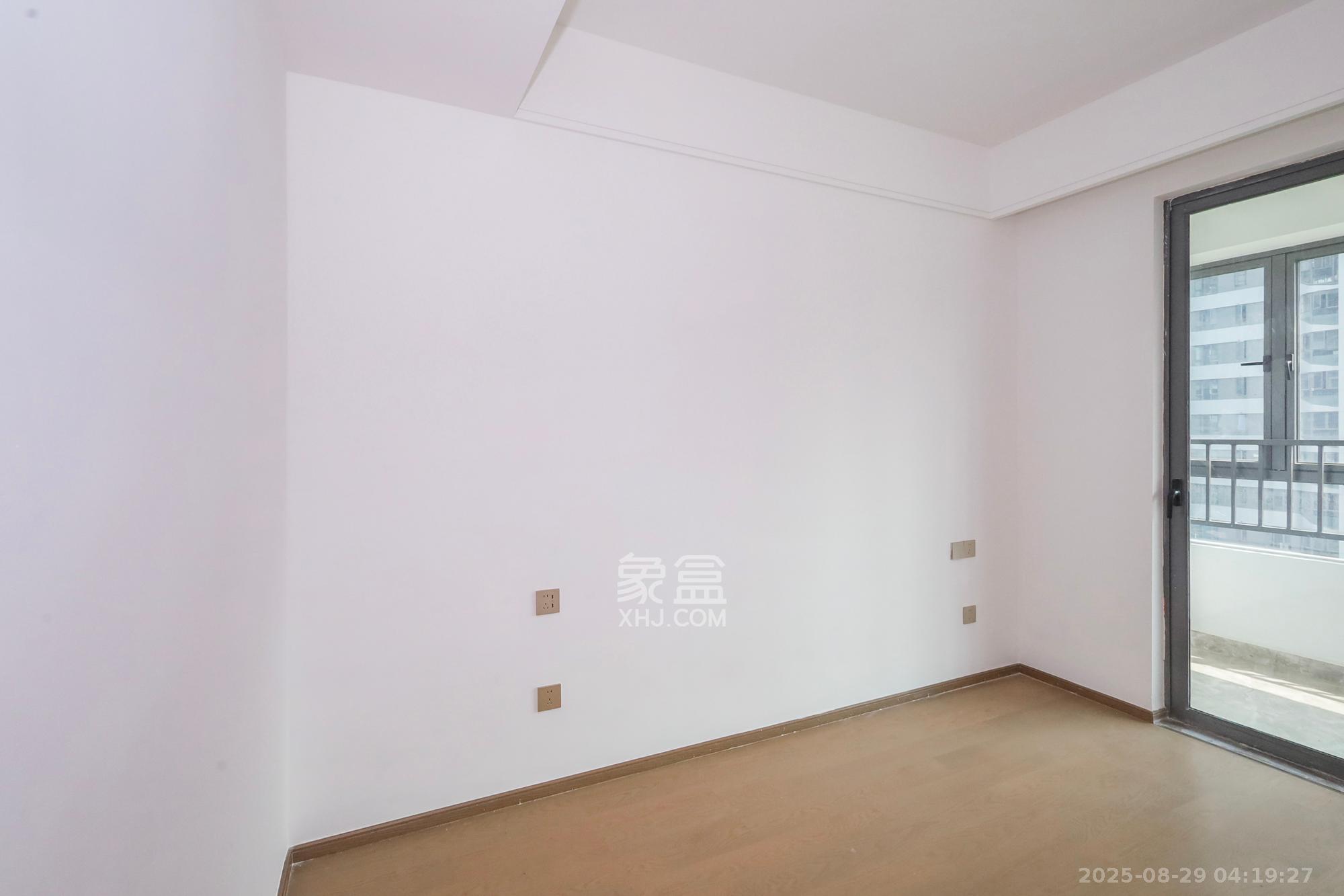 复地滨江金融中心  3室2厅2卫    183.1万卧室