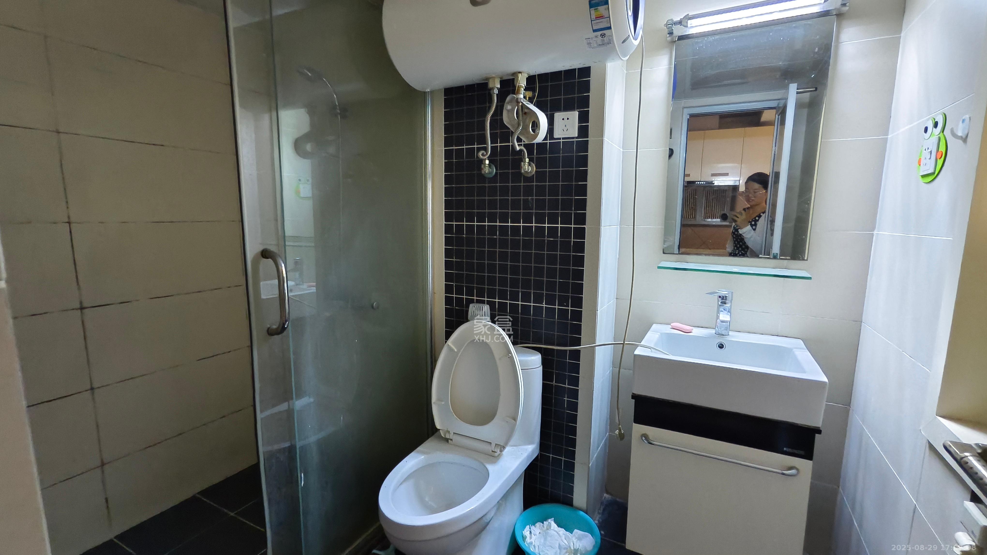 时代星城  1室1厅1卫    1000.0元/月室内图