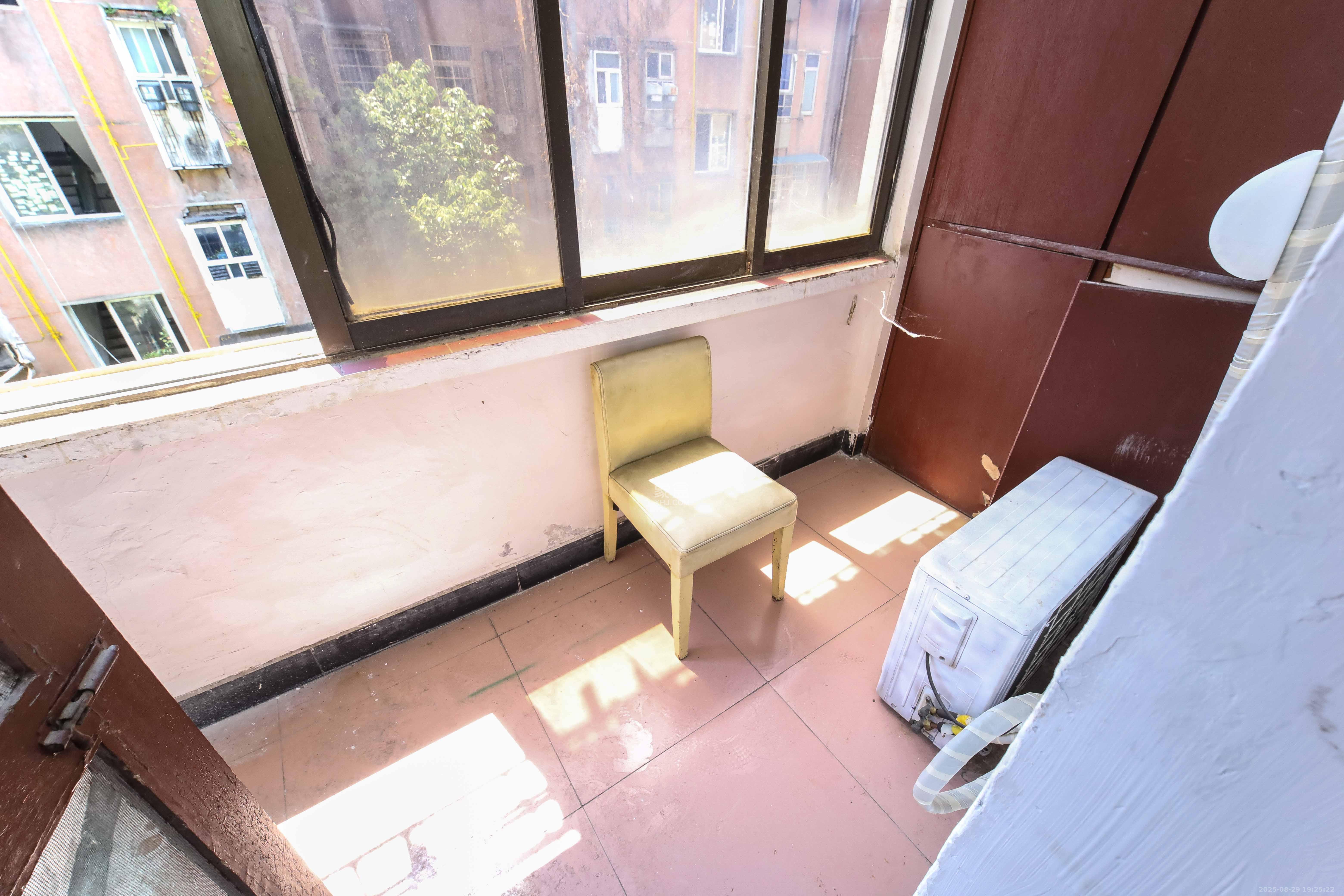 省进出口公司宿舍 3室2厅1卫 37.5万 省进出口公司宿舍 3室2厅1卫 37.5万阳台