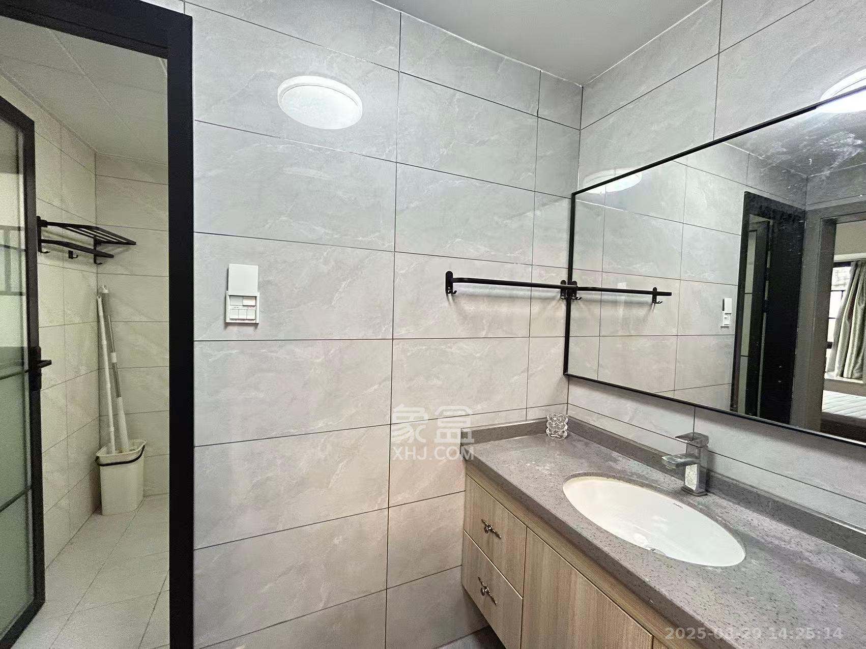 保利西海岸B区  2室1厅1卫    3500.0元/月 保利西海岸B区  2室1厅1卫    3500.0元/月室内图