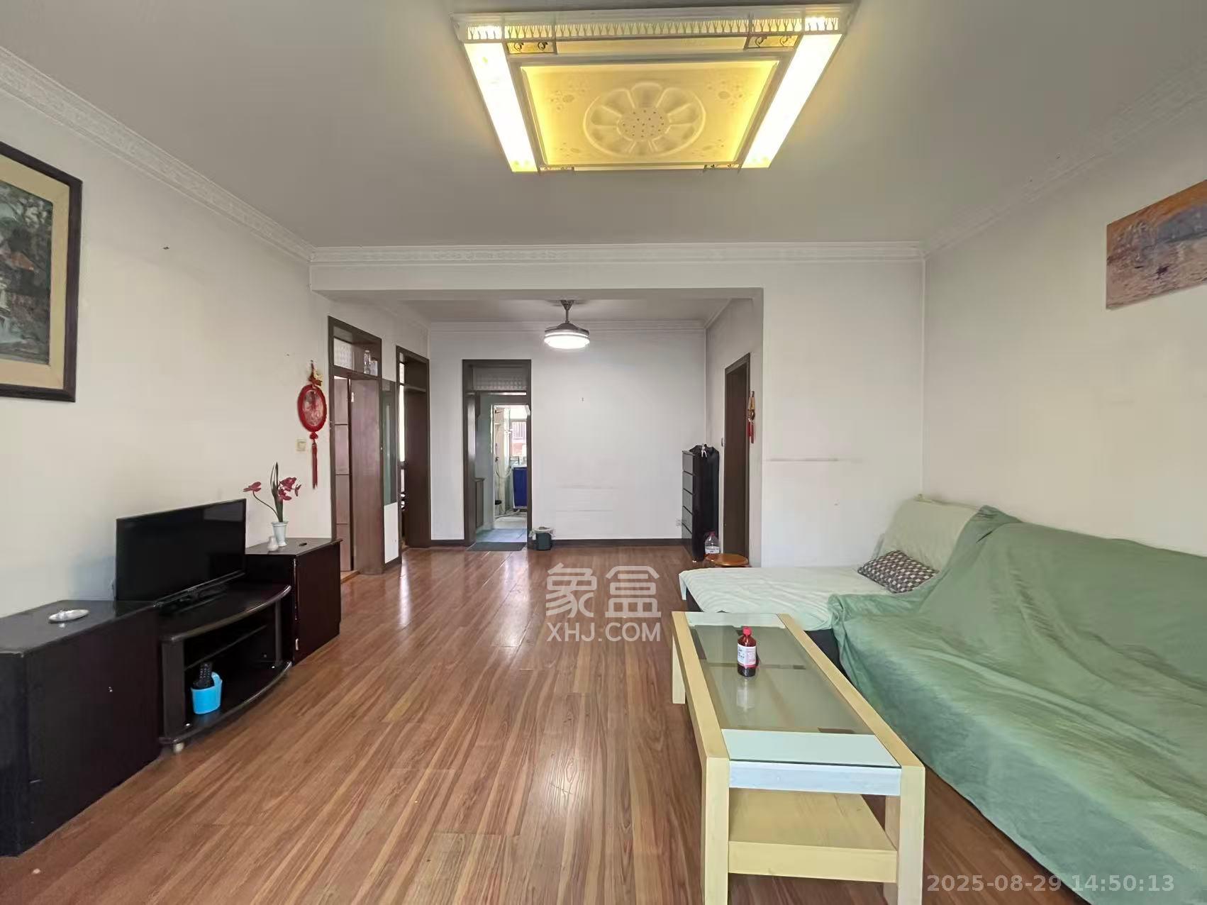 芙蓉区教育局学生校服服务部宿舍 2室2厅1卫 1500.0元/月 芙蓉区教育局学生校服服务部宿舍 2室2厅1卫 1500.0元/月室内图