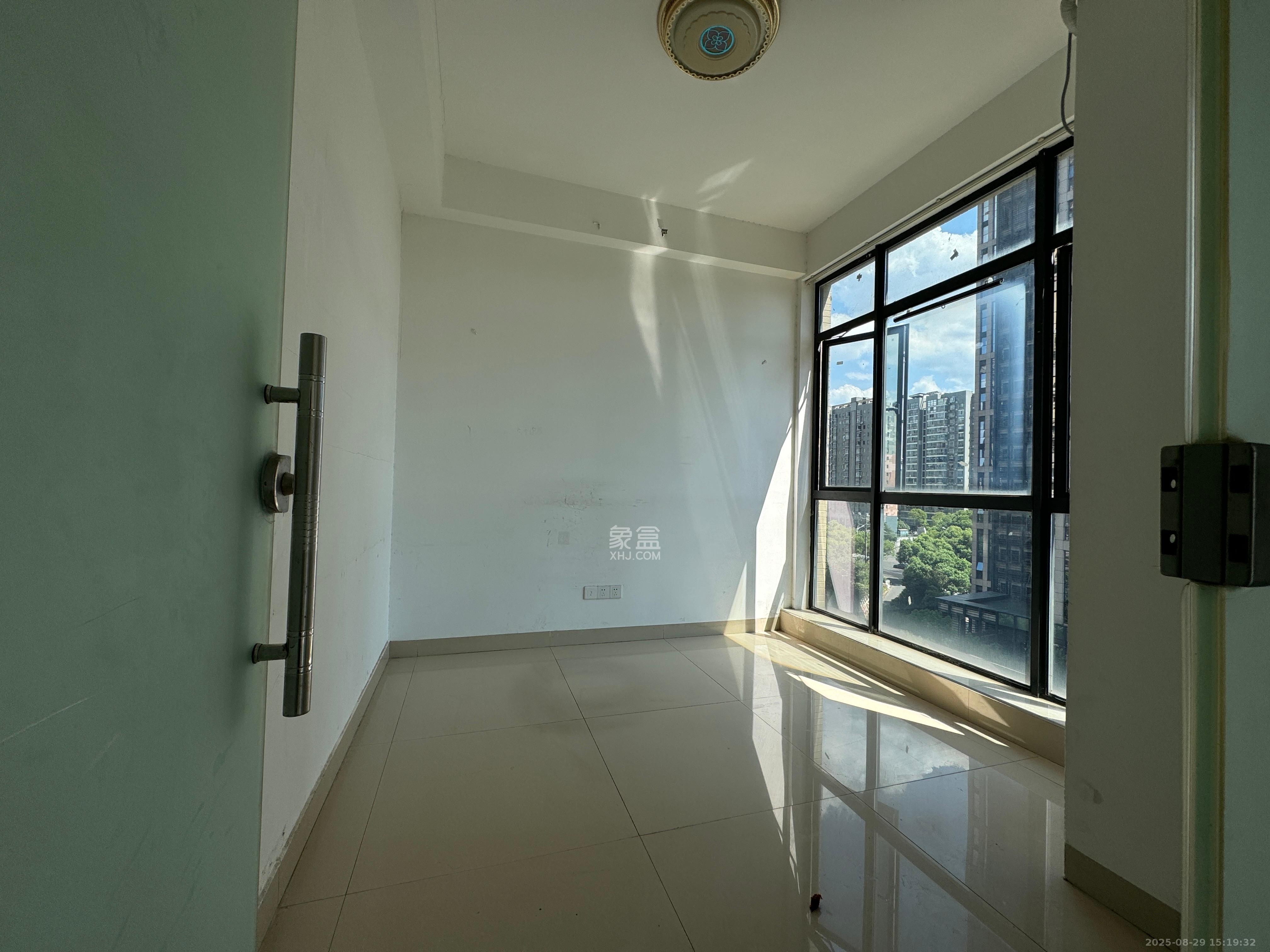 融科东南海  2室2厅1卫    1800.0元/月 融科东南海  2室2厅1卫    1800.0元/月室内图