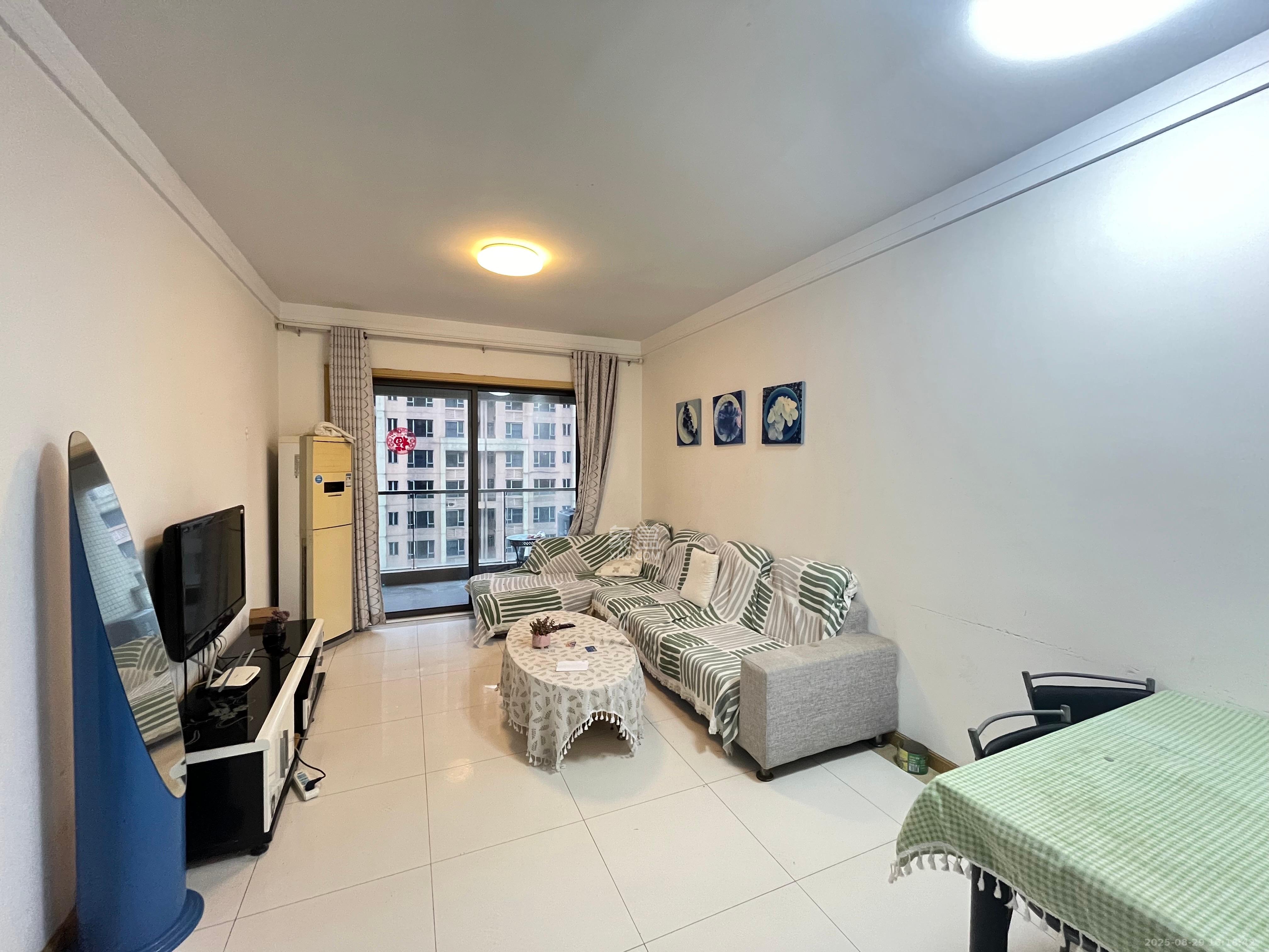 珠江花城三期锦鲤  2室2厅1卫    2200.0元/月 珠江花城三期锦鲤  2室2厅1卫    2200.0元/月室内图