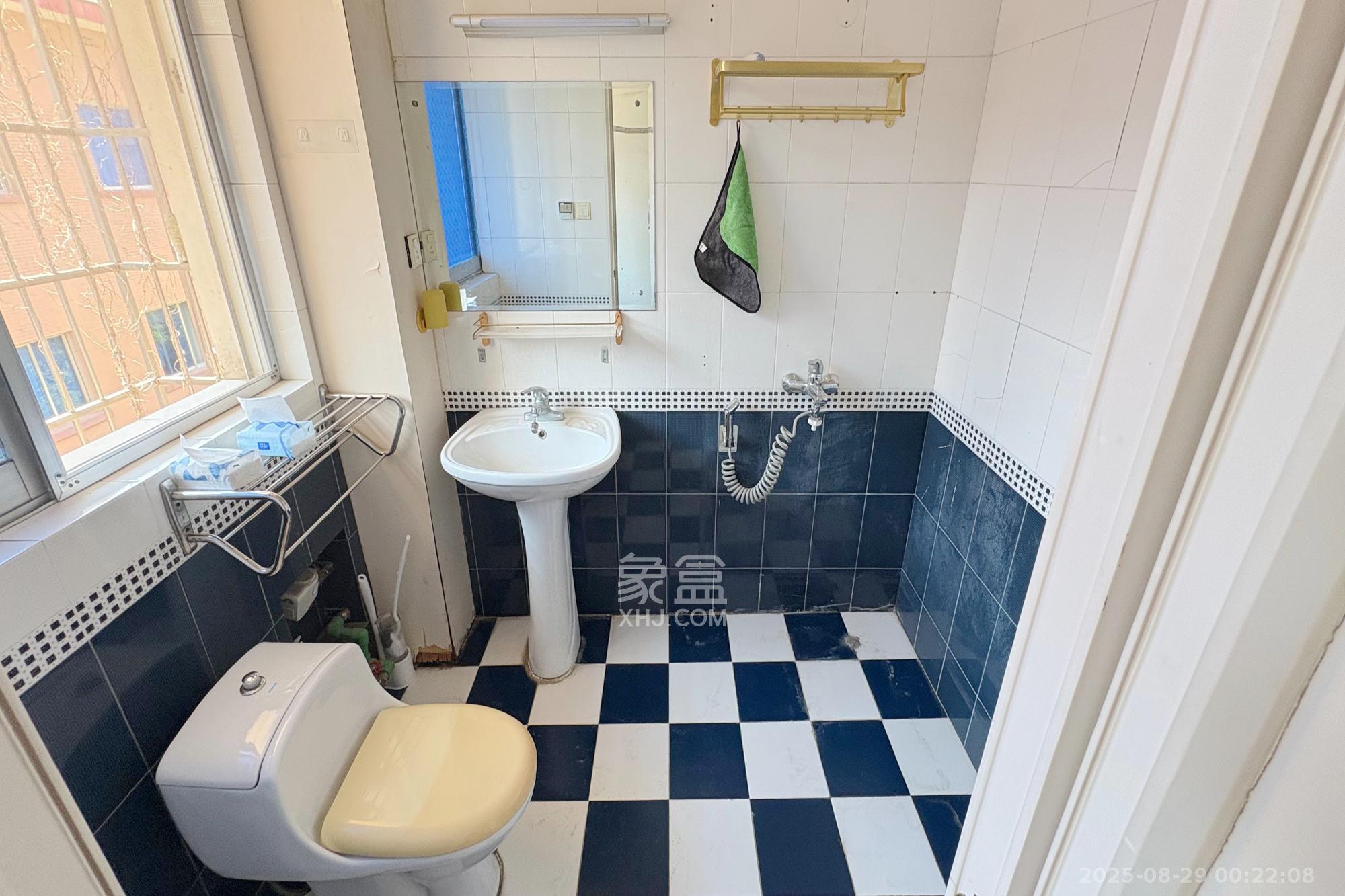 湖南省农业厅  3室2厅2卫    135.0万卫生间