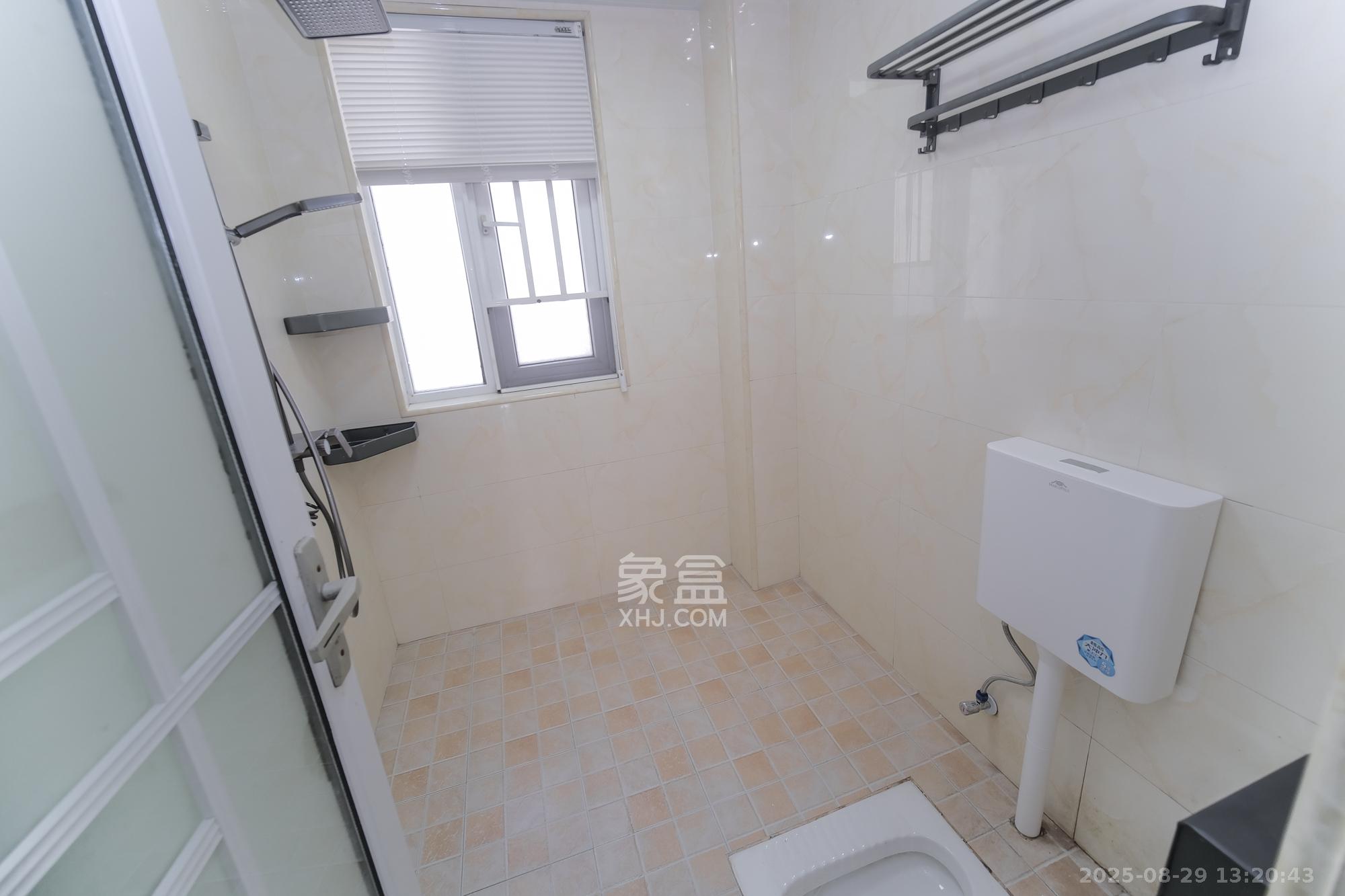 荣盛花语城 4室2厅2卫 98.8万 荣盛花语城 4室2厅2卫 98.8万卫生间