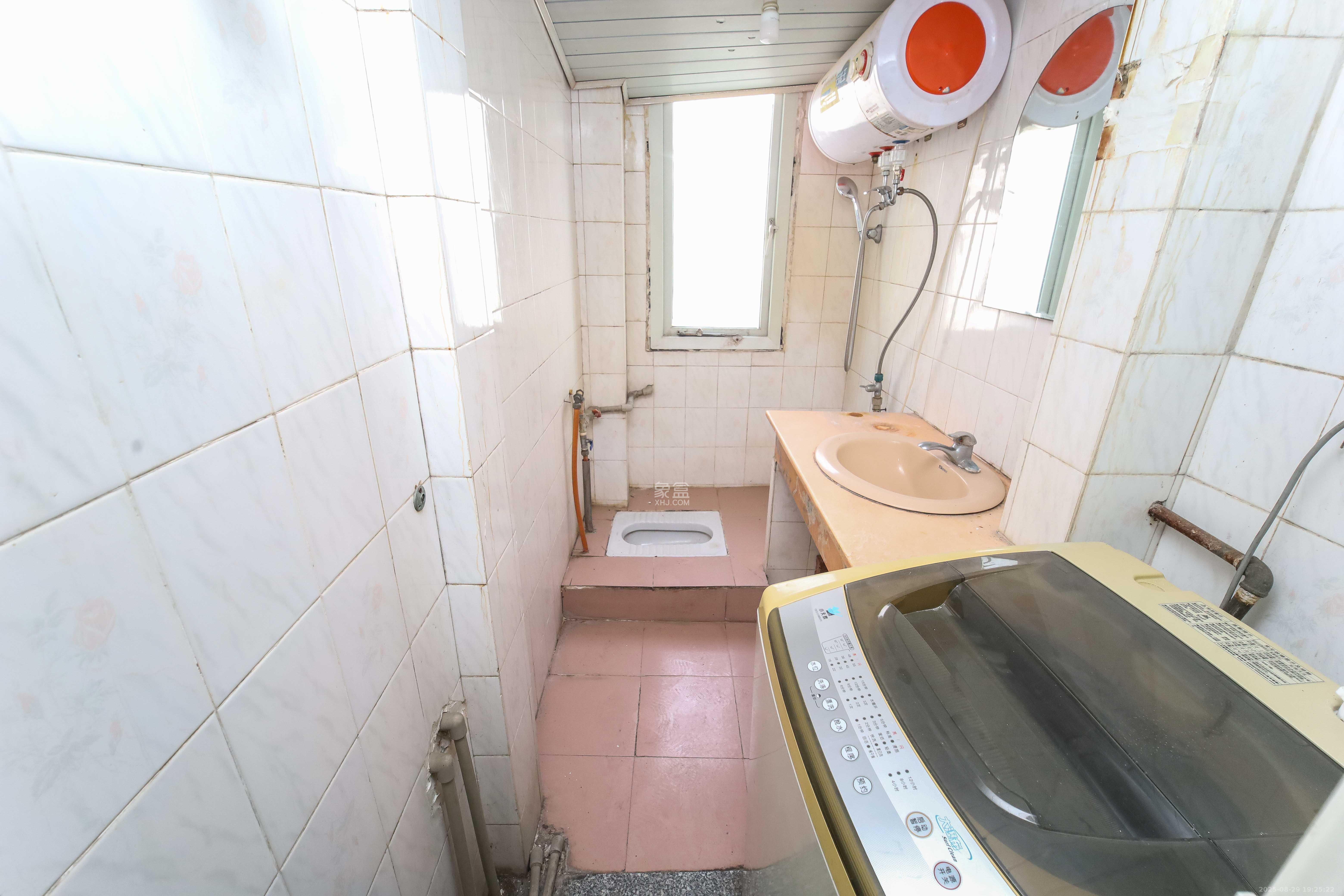 省进出口公司宿舍  3室2厅1卫    37.5万卫生间