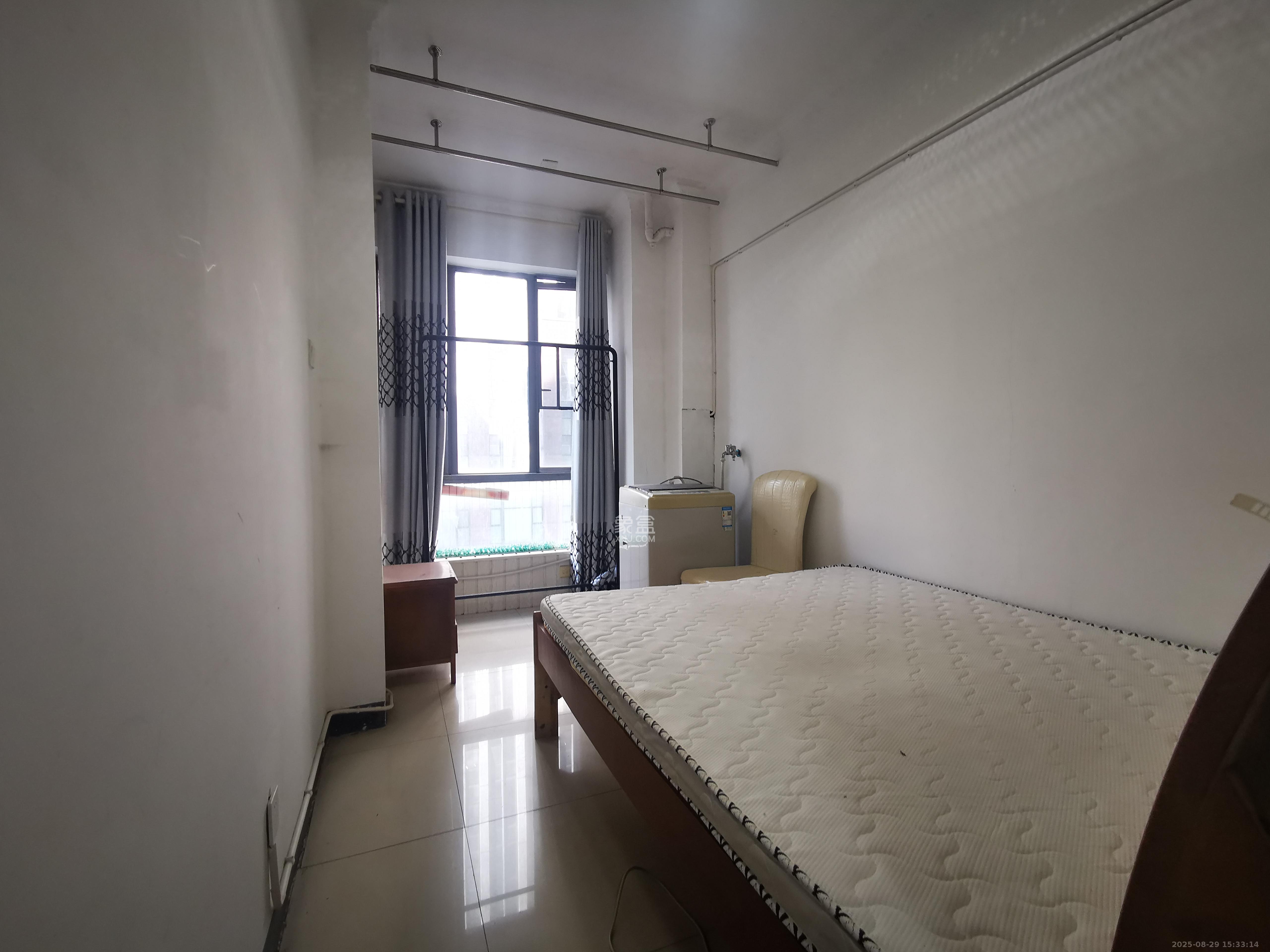 建鸿达华都（华都小户型及大华写字楼）  2室1厅1卫    2500.0元/月室内图