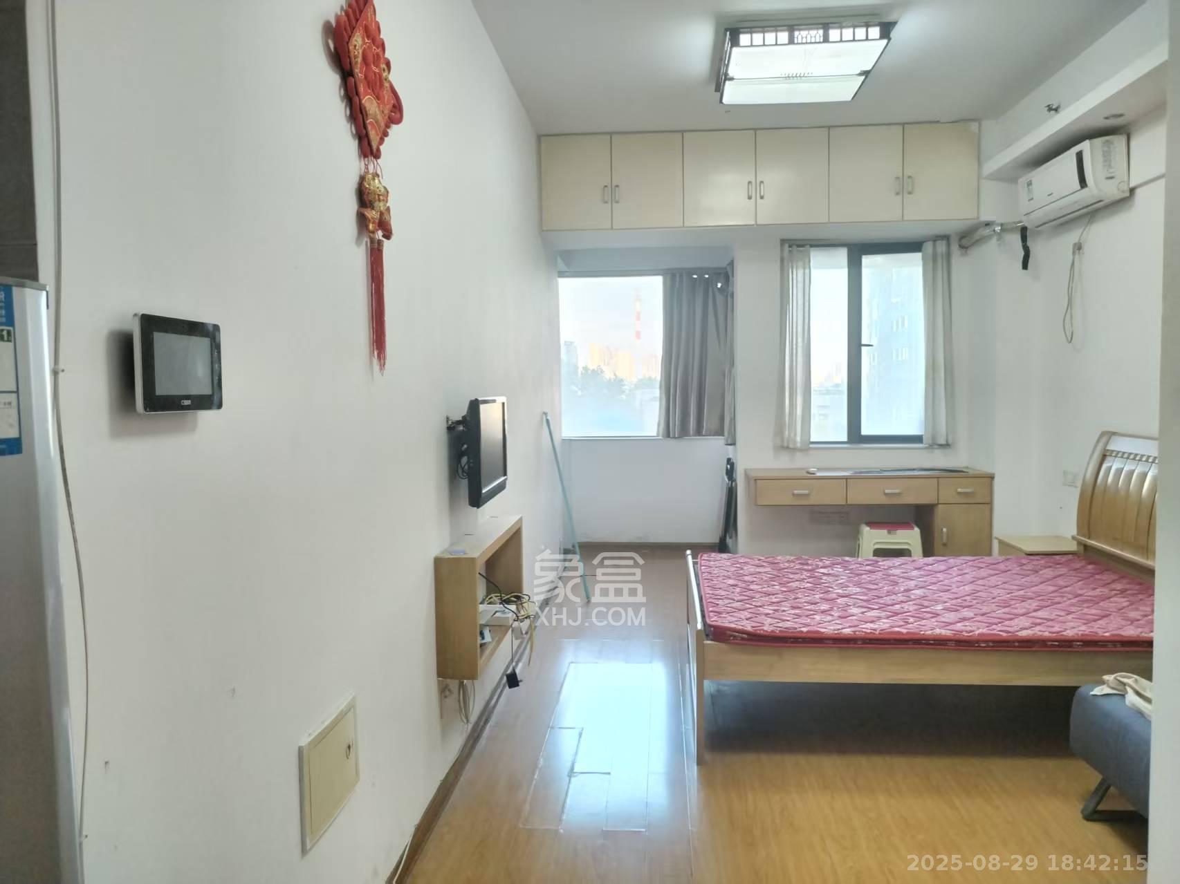 万博汇  1室1厅1卫    1400.0元/月
