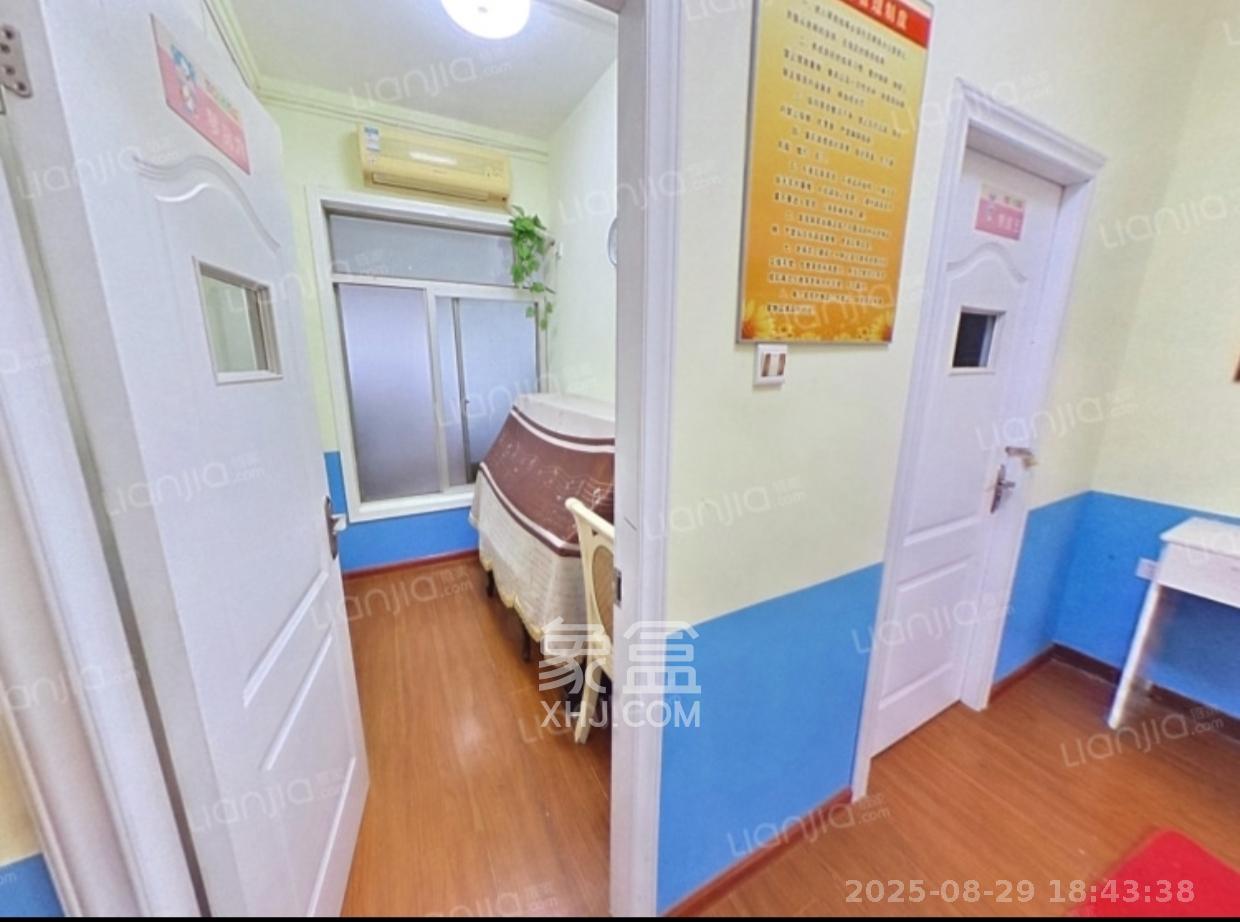 华银园 4室2厅1卫 3600.0元/月 华银园 4室2厅1卫 3600.0元/月室内图