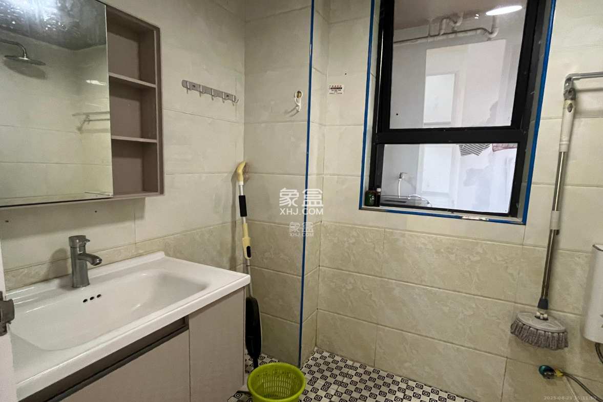 三一街区 3室2厅2卫 2000.0元/月 三一街区 3室2厅2卫 2000.0元/月室内图