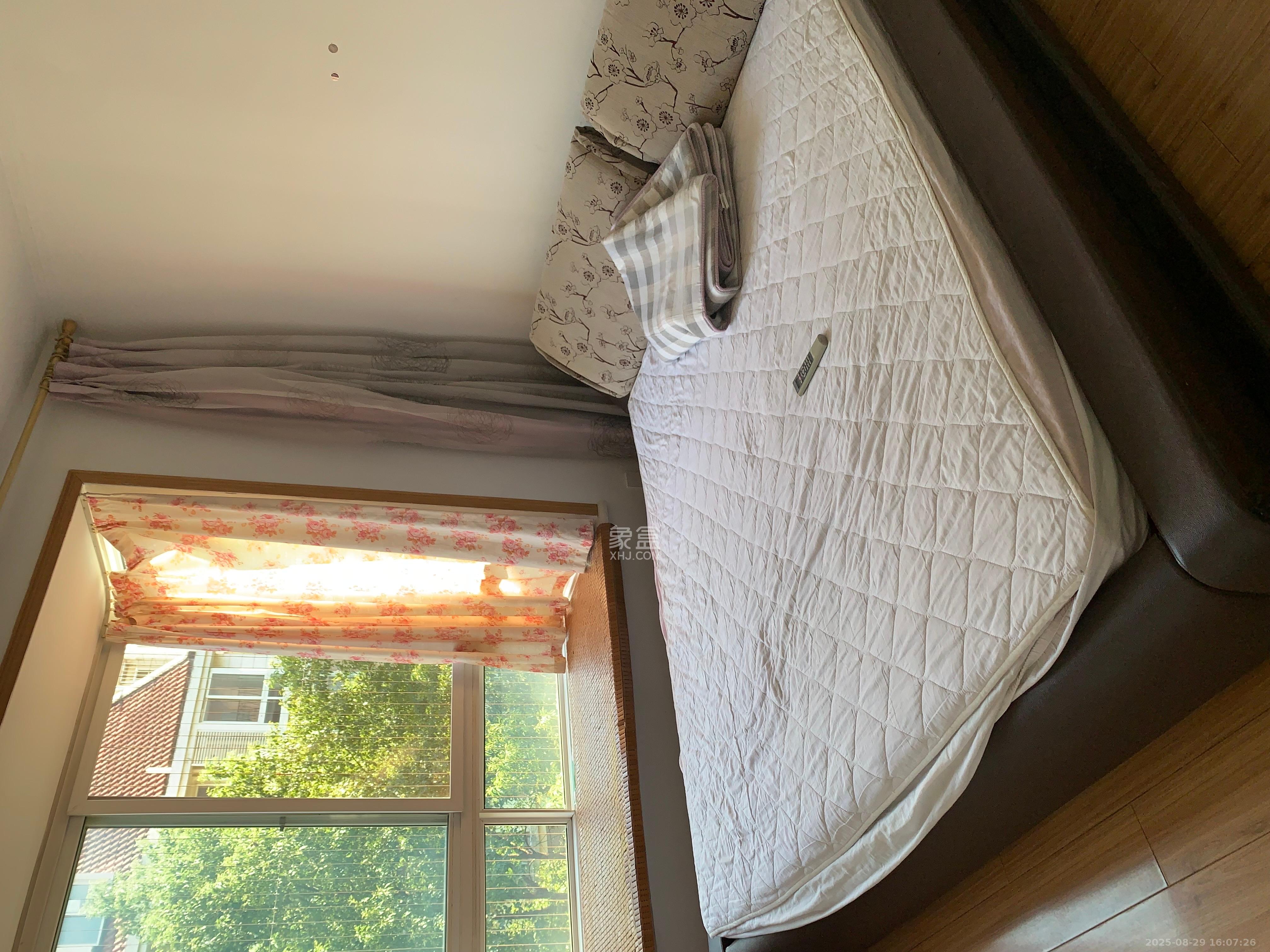 枫华府第 3室2厅2卫 1600.0元/月 枫华府第 3室2厅2卫 1600.0元/月室内图