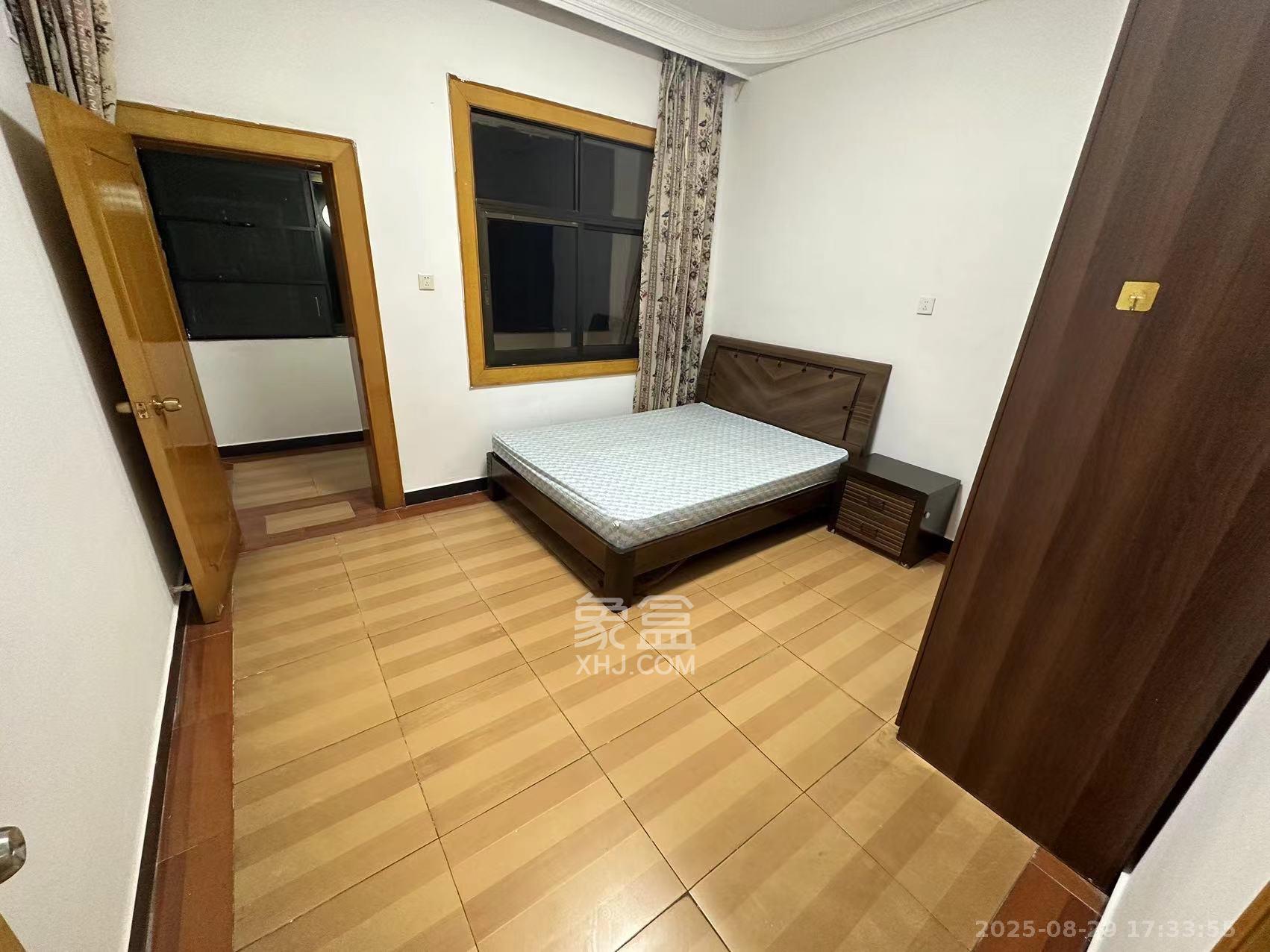 汽车西站商贸城（河西望城坡）  3室2厅1卫    1700.0元/月室内图