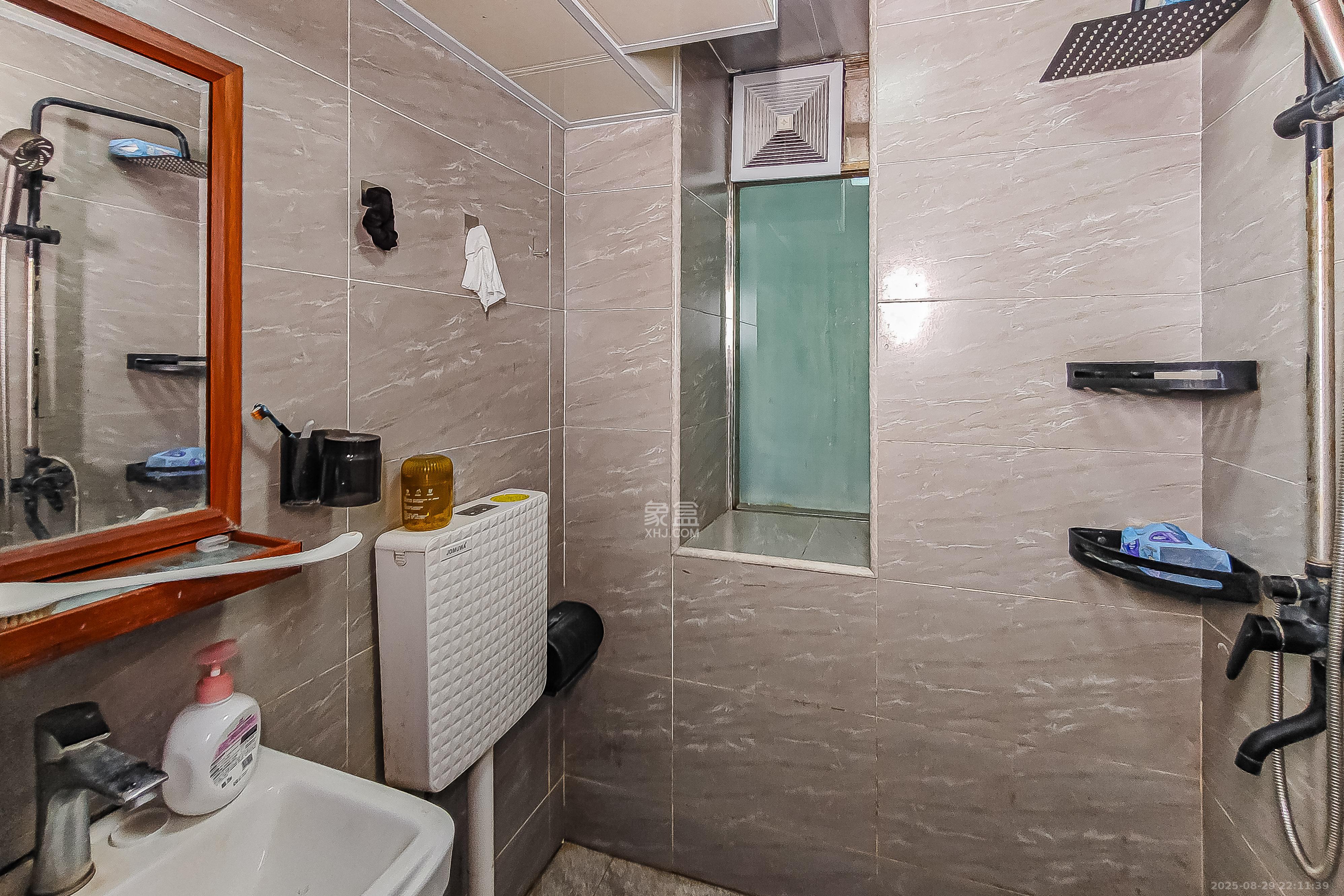 省政府机关梓园住宅区  3室2厅1卫    86.0万卫生间