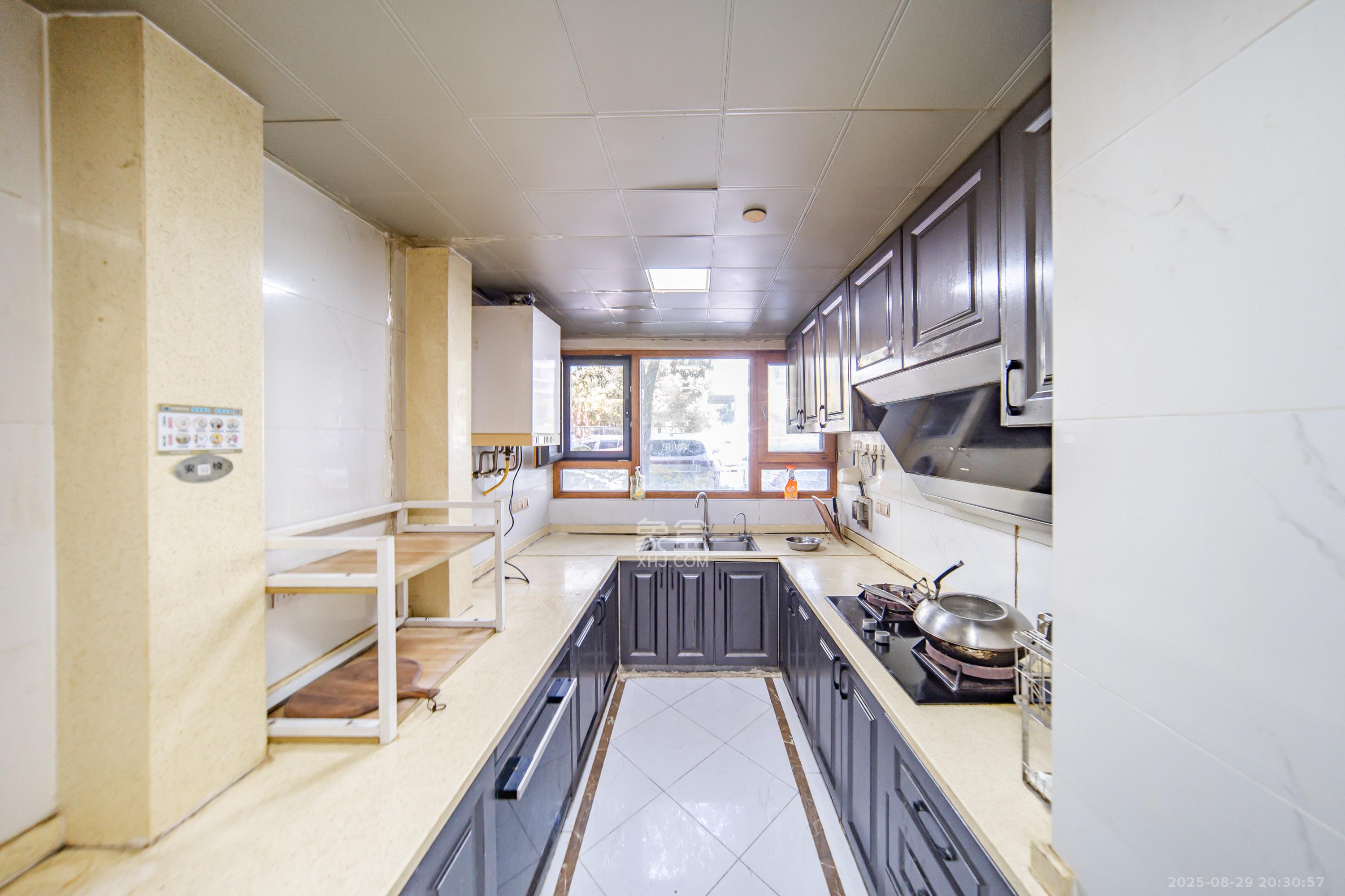 阳光100二期  5室2厅3卫    120.0万 阳光100二期  5室2厅3卫    120.0万厨房