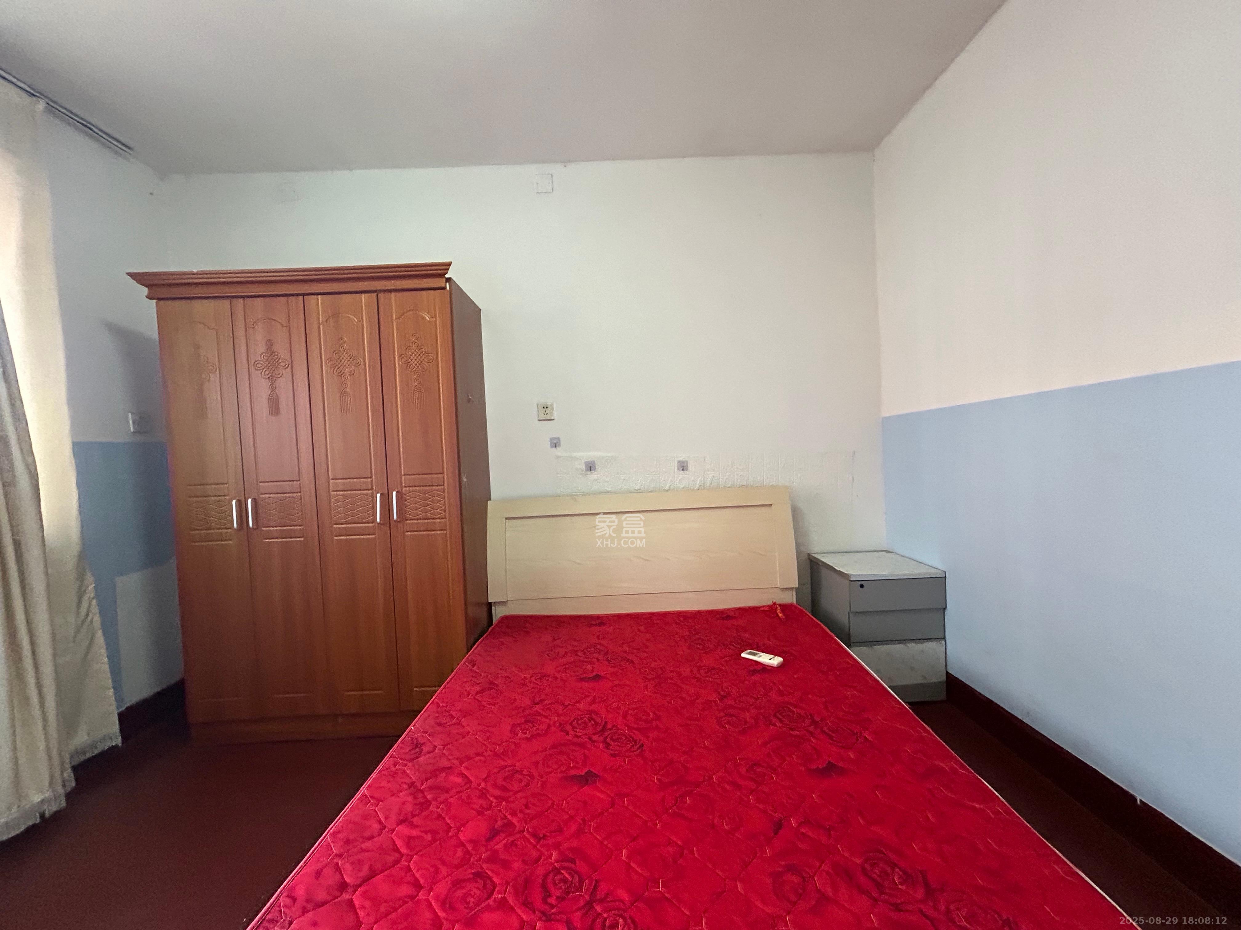 新兴小区(杨家山社区) 2室1厅1卫 1300.0元/月 新兴小区(杨家山社区) 2室1厅1卫 1300.0元/月室内图