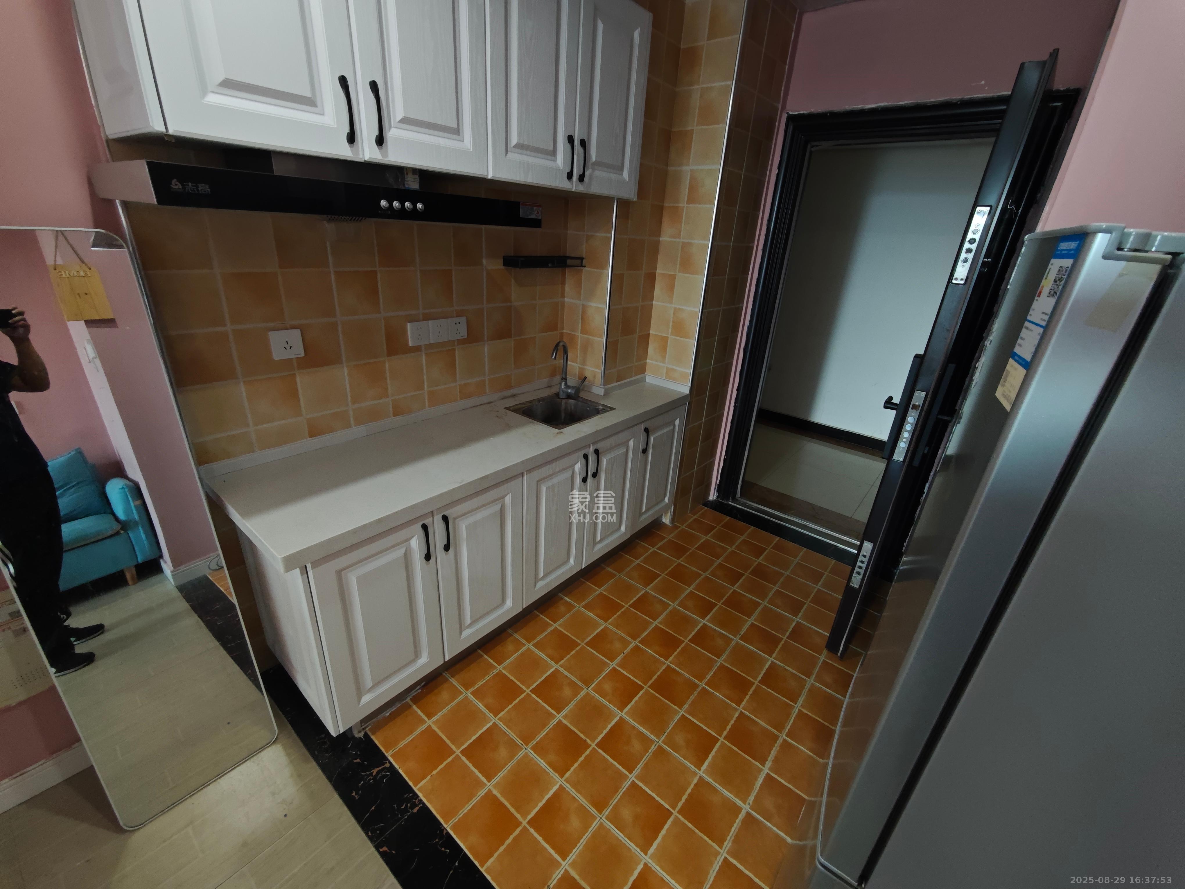 梅溪国际公寓(步步高新天地) 1室1厅1卫 1600.0元/月 梅溪国际公寓(步步高新天地) 1室1厅1卫 1600.0元/月室内图