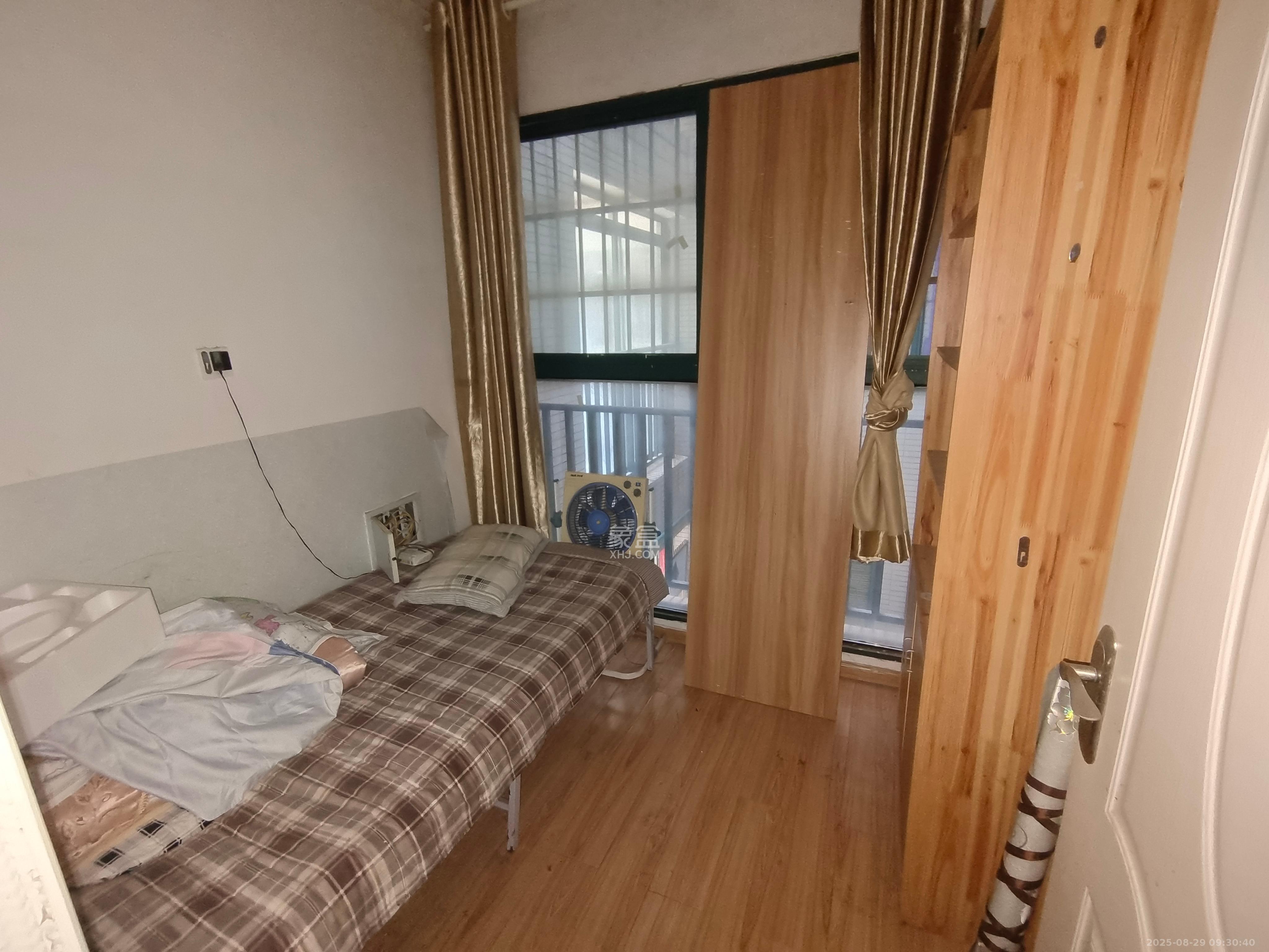 绿洲花园  2室2厅1卫    2400.0元/月 绿洲花园  2室2厅1卫    2400.0元/月室内图