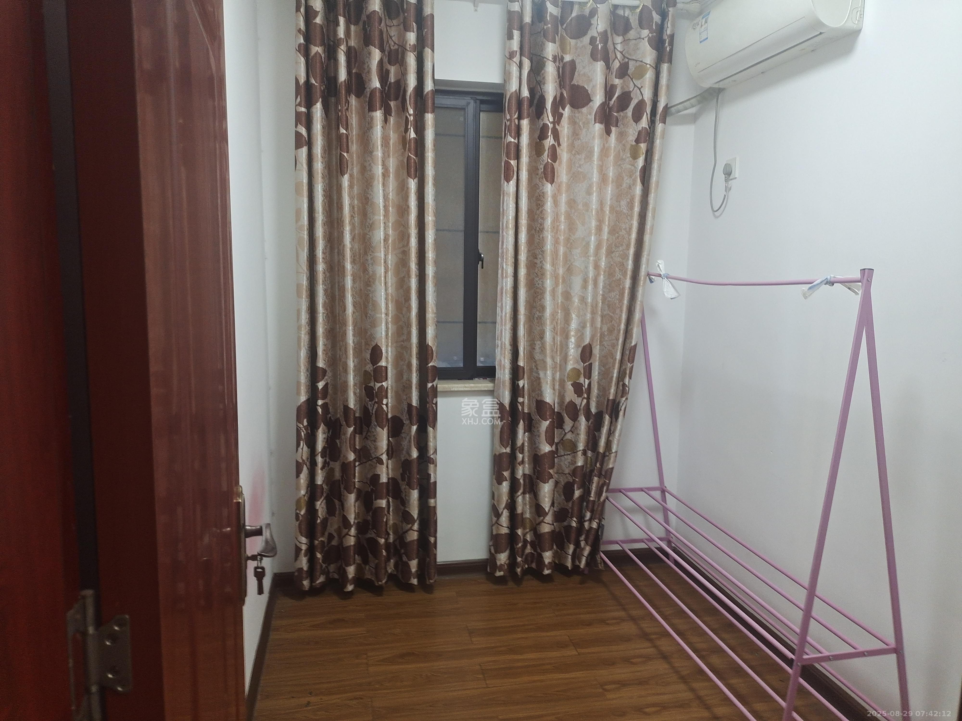 保利香槟国际  3室2厅1卫   1600.00元/月室内图