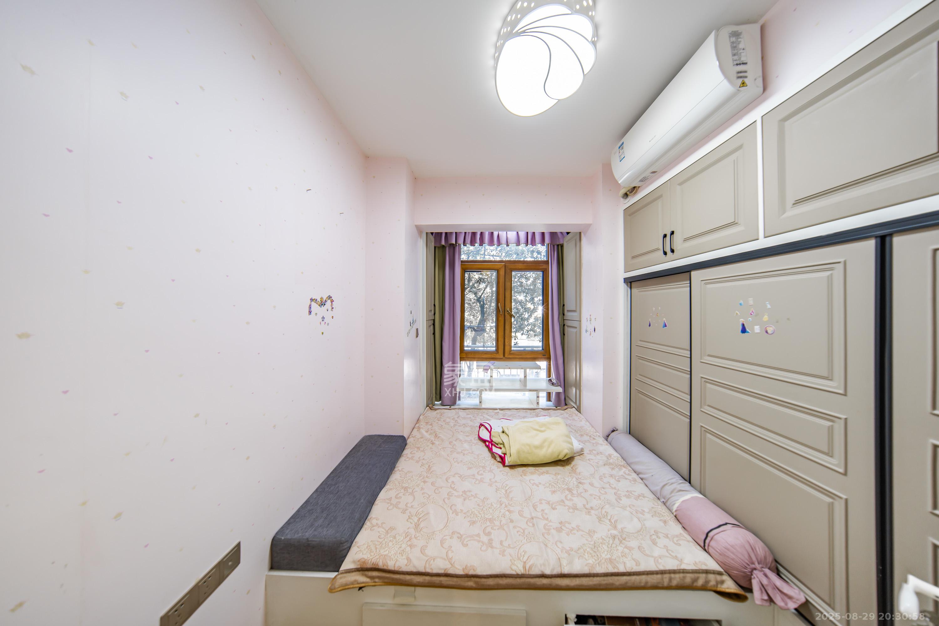 阳光100二期  5室2厅3卫    120.0万 阳光100二期  5室2厅3卫    120.0万卧室