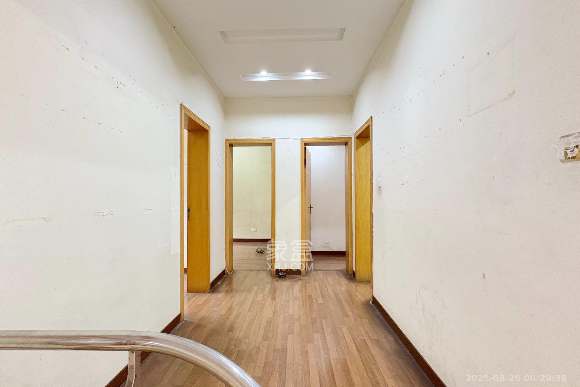 泰时新雅园  4室2厅2卫    108.0万其他