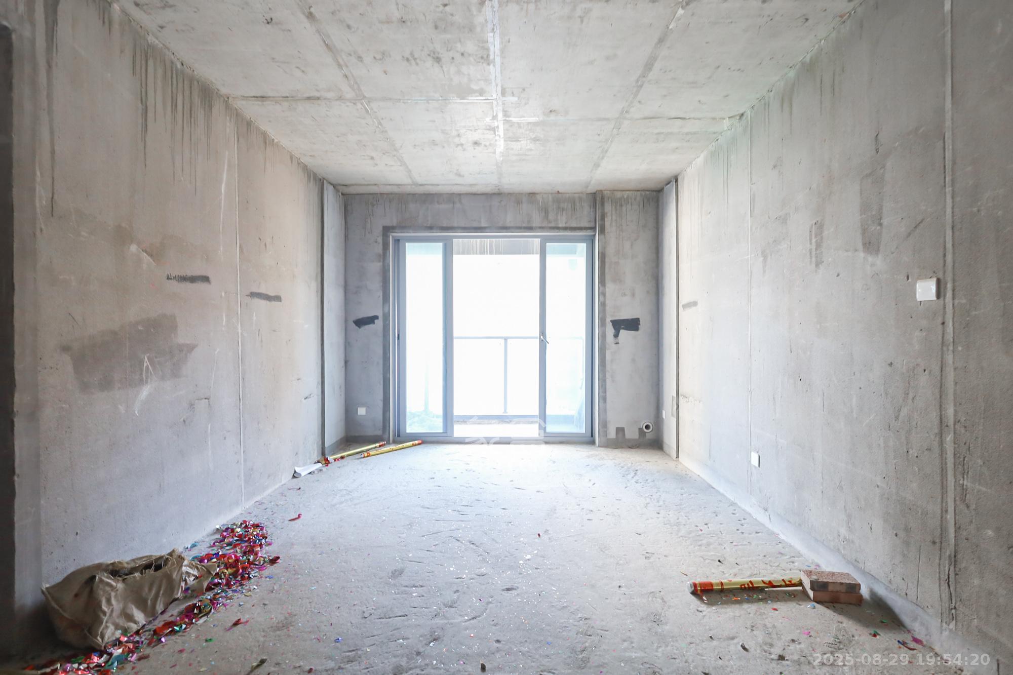 保利天禧C区 4室2厅2卫 218.0万 保利天禧C区 4室2厅2卫 218.0万客厅