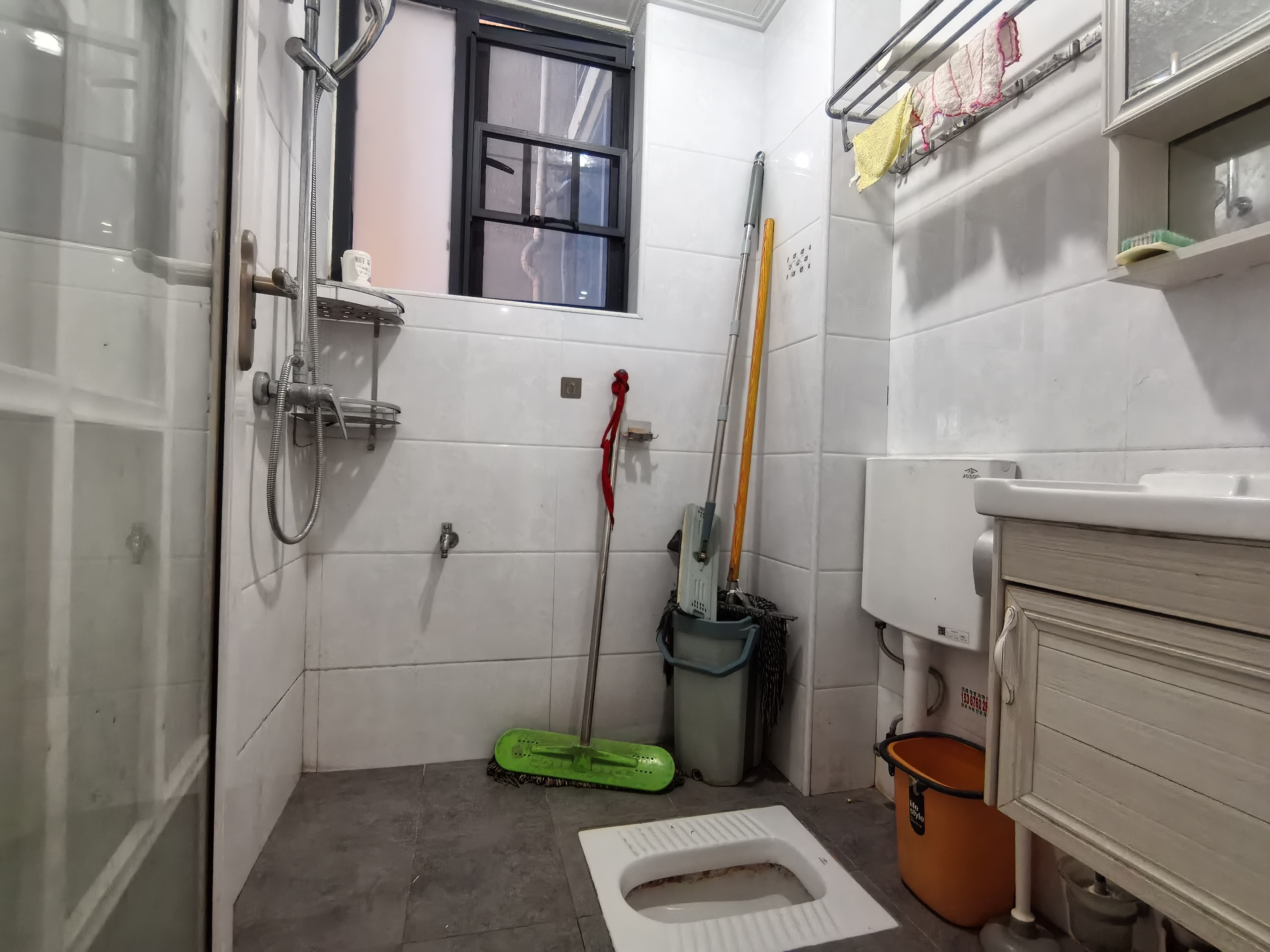 百弘学府城  3室2厅2卫    1800.0元/月室内图