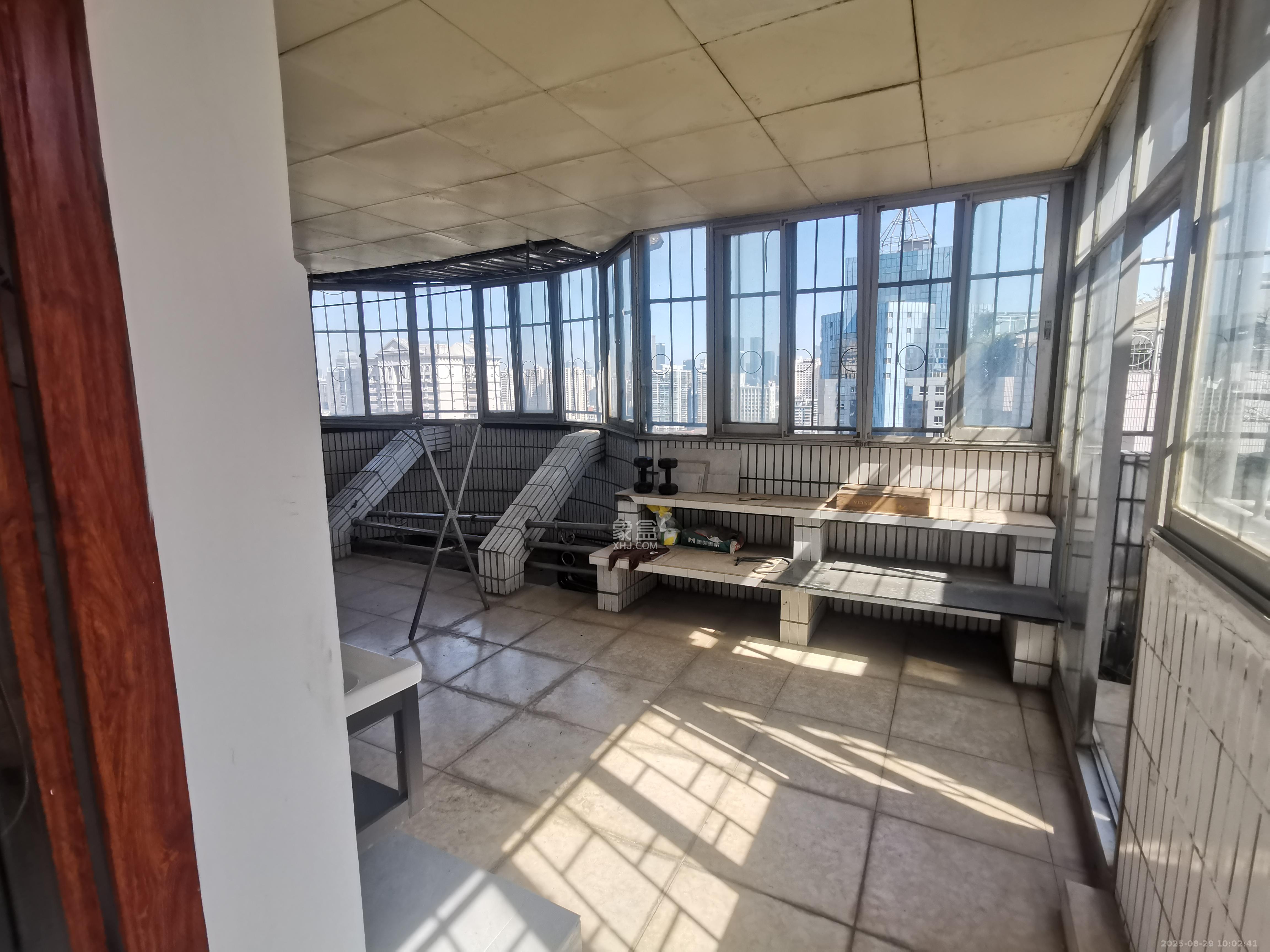 城市花园  5室1厅3卫    4000.0元/月 城市花园  5室1厅3卫    4000.0元/月室内图