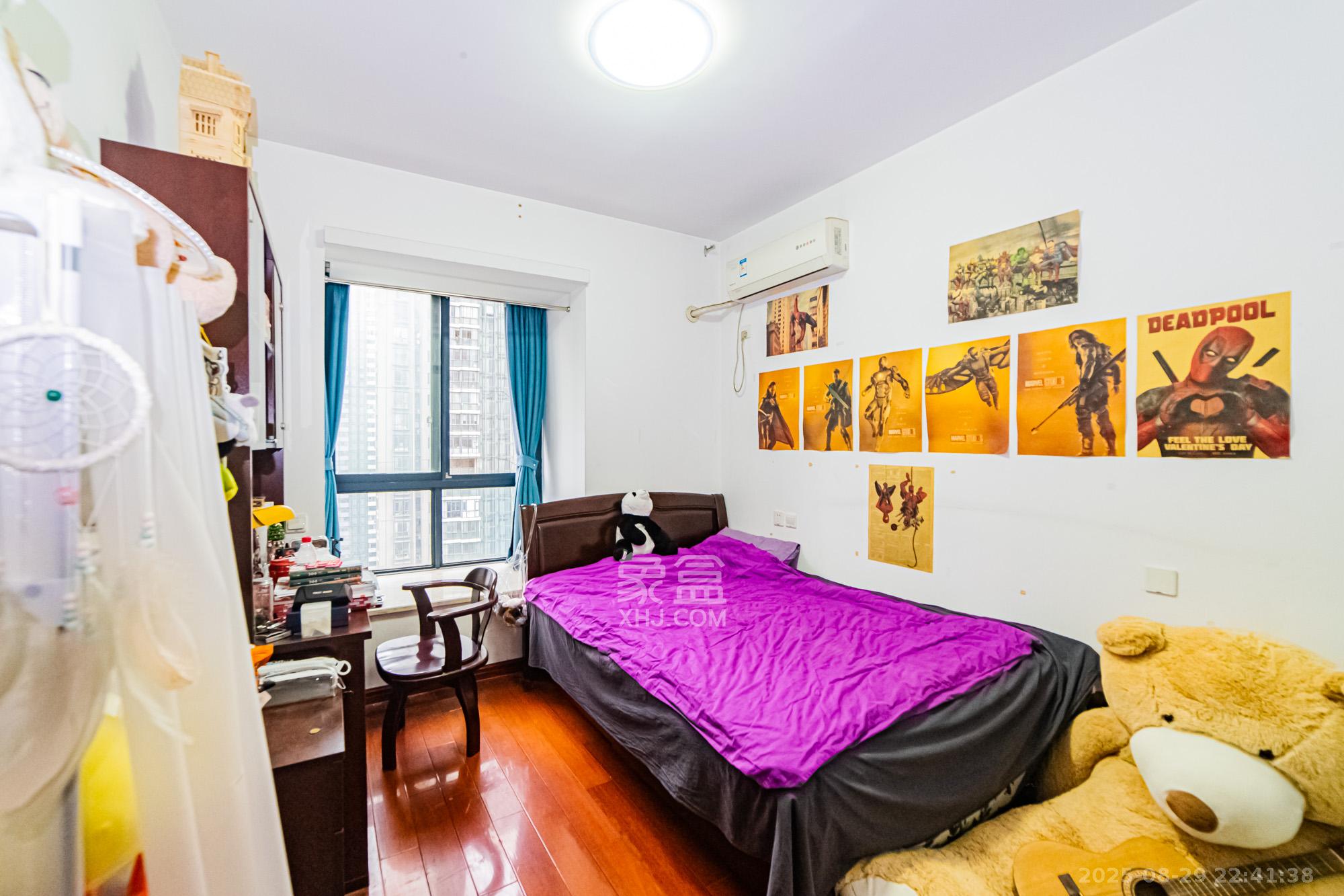 湘江世纪城鸿江苑 4室2厅2卫 150.0万 湘江世纪城鸿江苑 4室2厅2卫 150.0万卧室