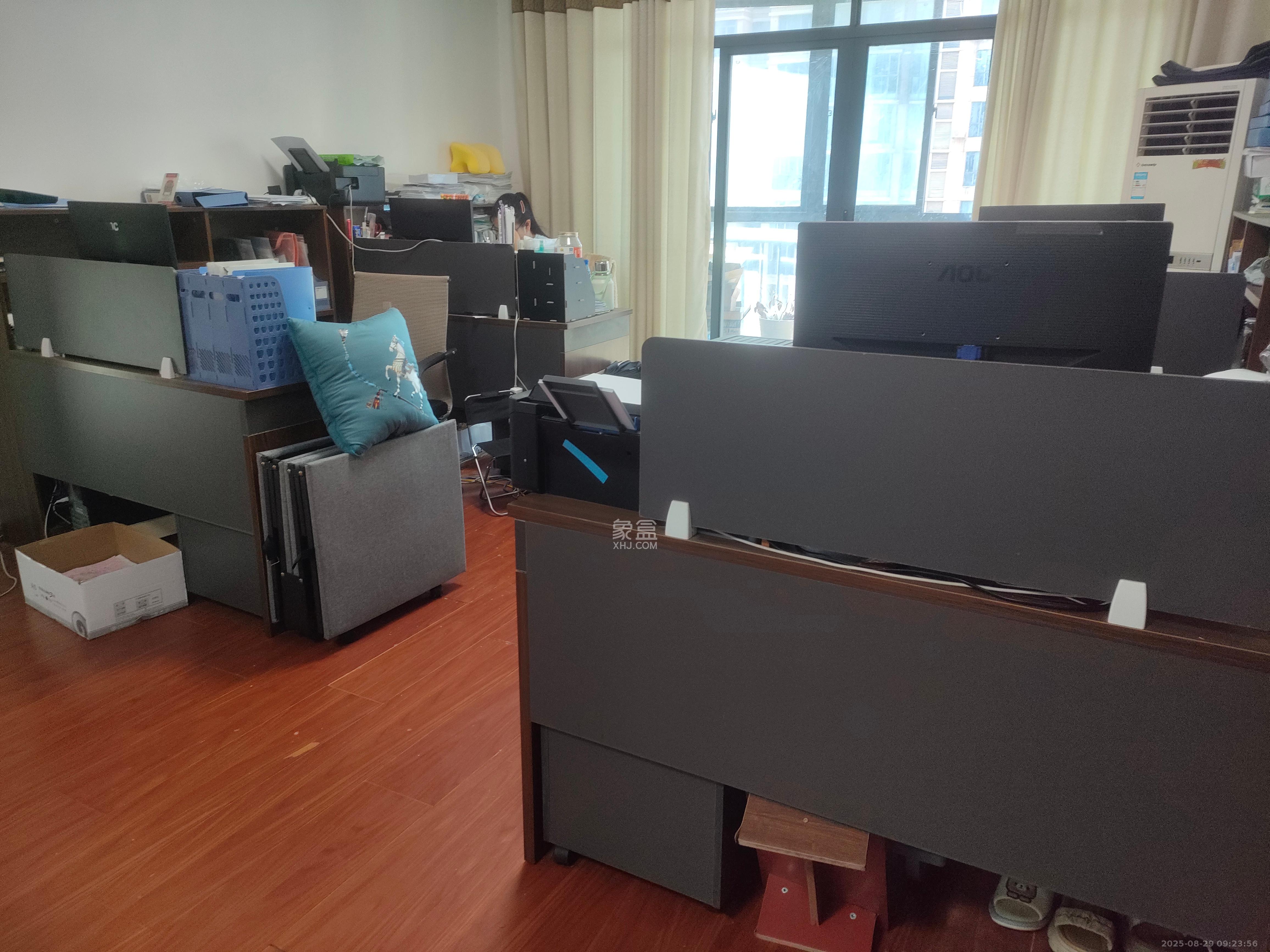 融圣国际  3室2厅2卫   3500.00元/月