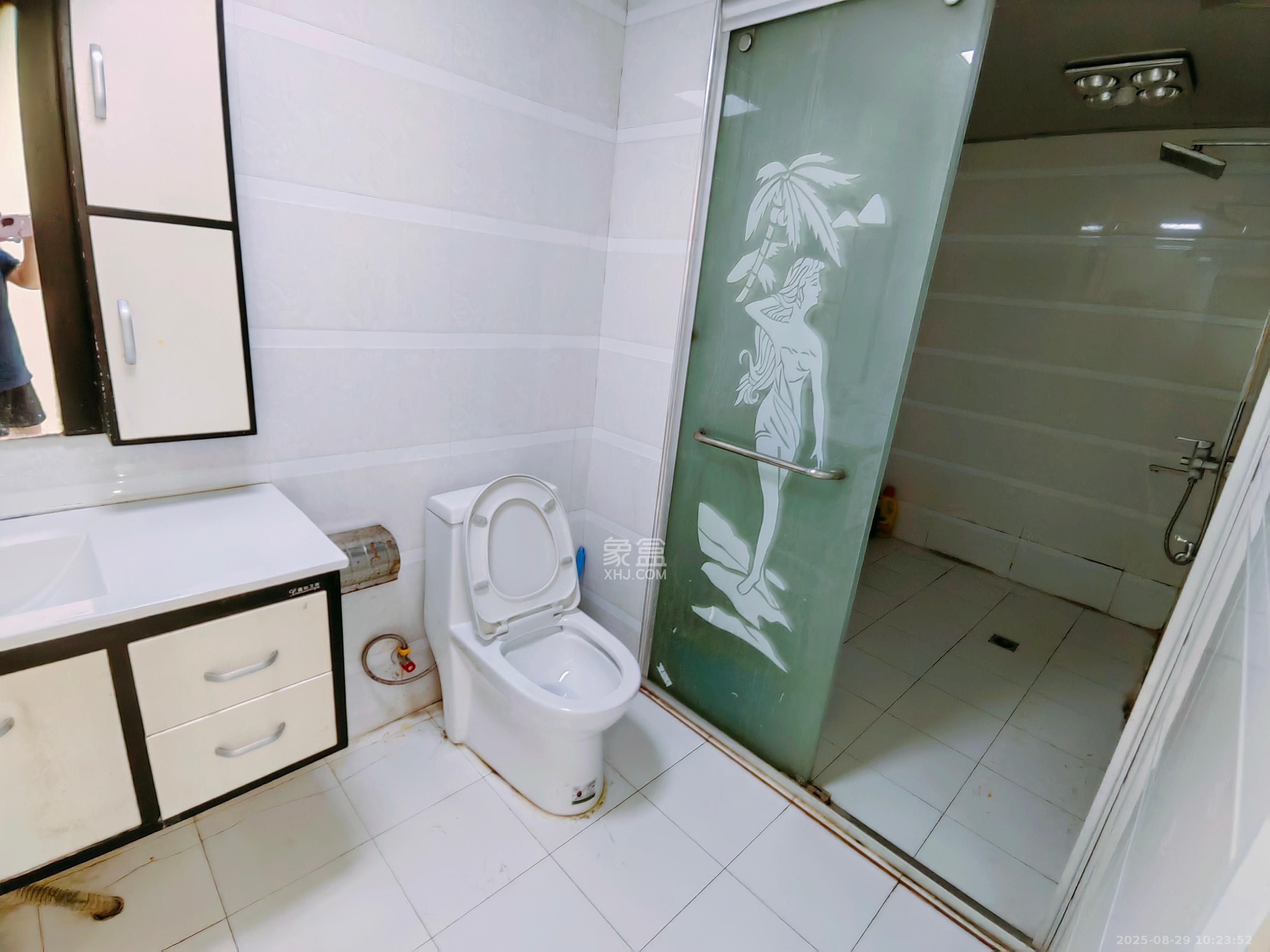 阳光100二期  2室2厅1卫   2200.00元/月室内图