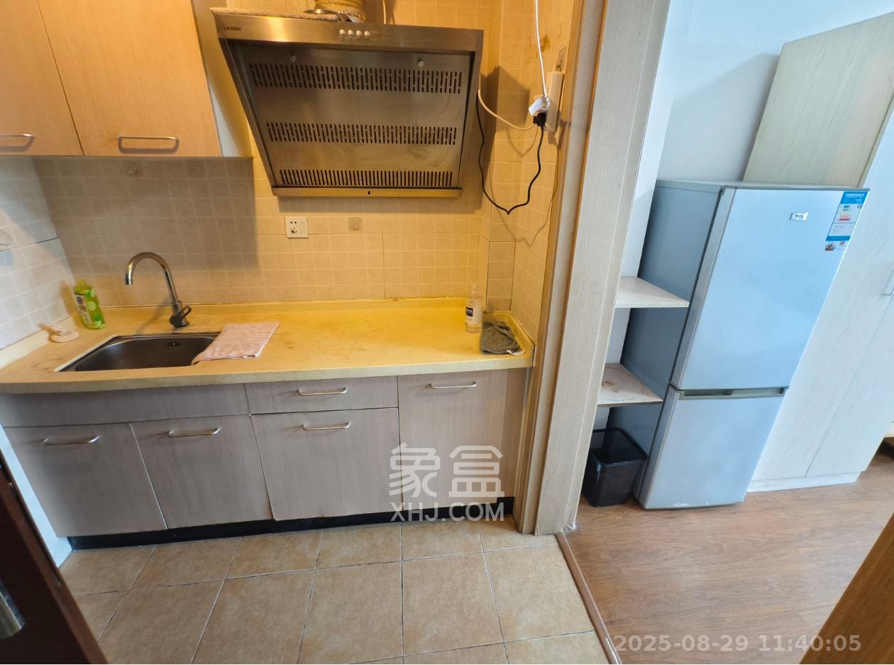 花漾年华（桂花园）  1室1厅1卫    960.0元/月室内图