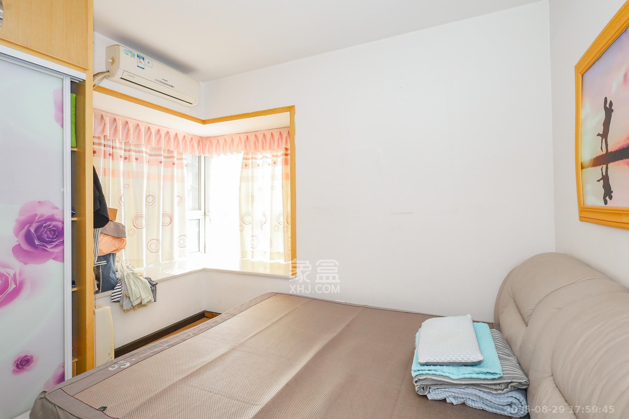 金麓西岸和苑  3室2厅1卫    71.8万 金麓西岸和苑  3室2厅1卫    71.8万卧室