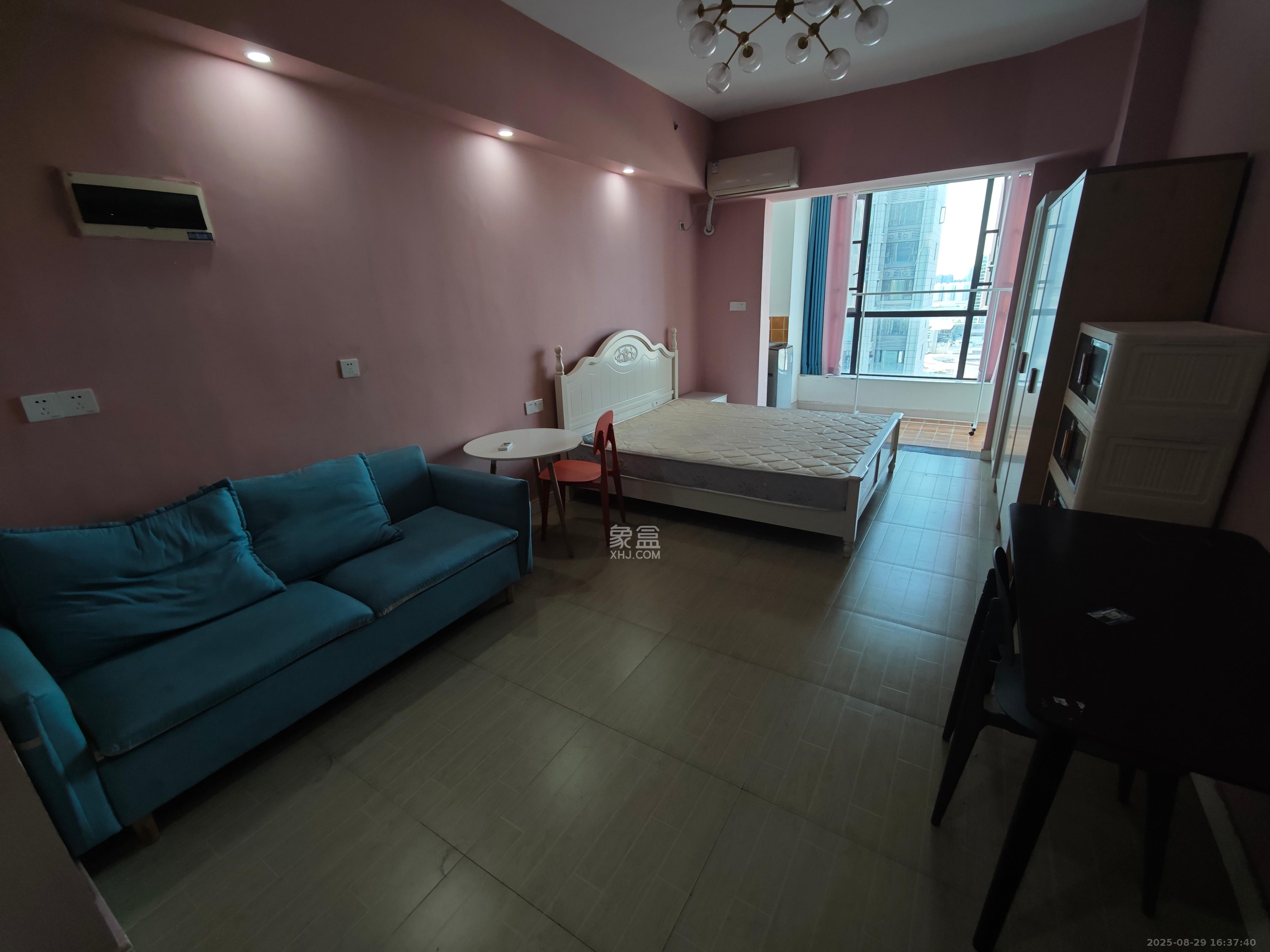 梅溪国际公寓(步步高新天地)  1室1厅1卫    1600.0元/月 梅溪国际公寓(步步高新天地)  1室1厅1卫    1600.0元/月