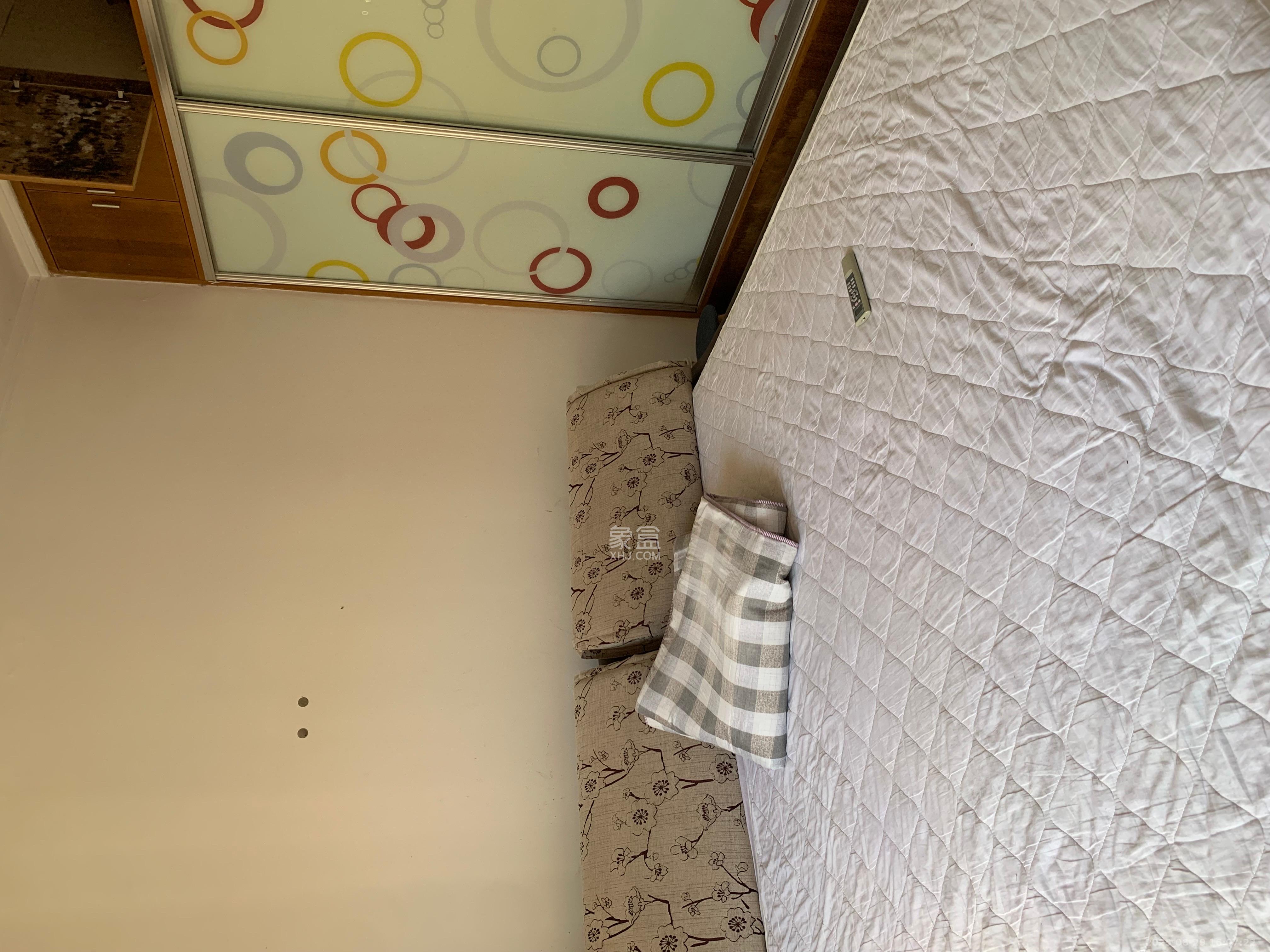 枫华府第 3室2厅2卫 1600.0元/月 枫华府第 3室2厅2卫 1600.0元/月室内图