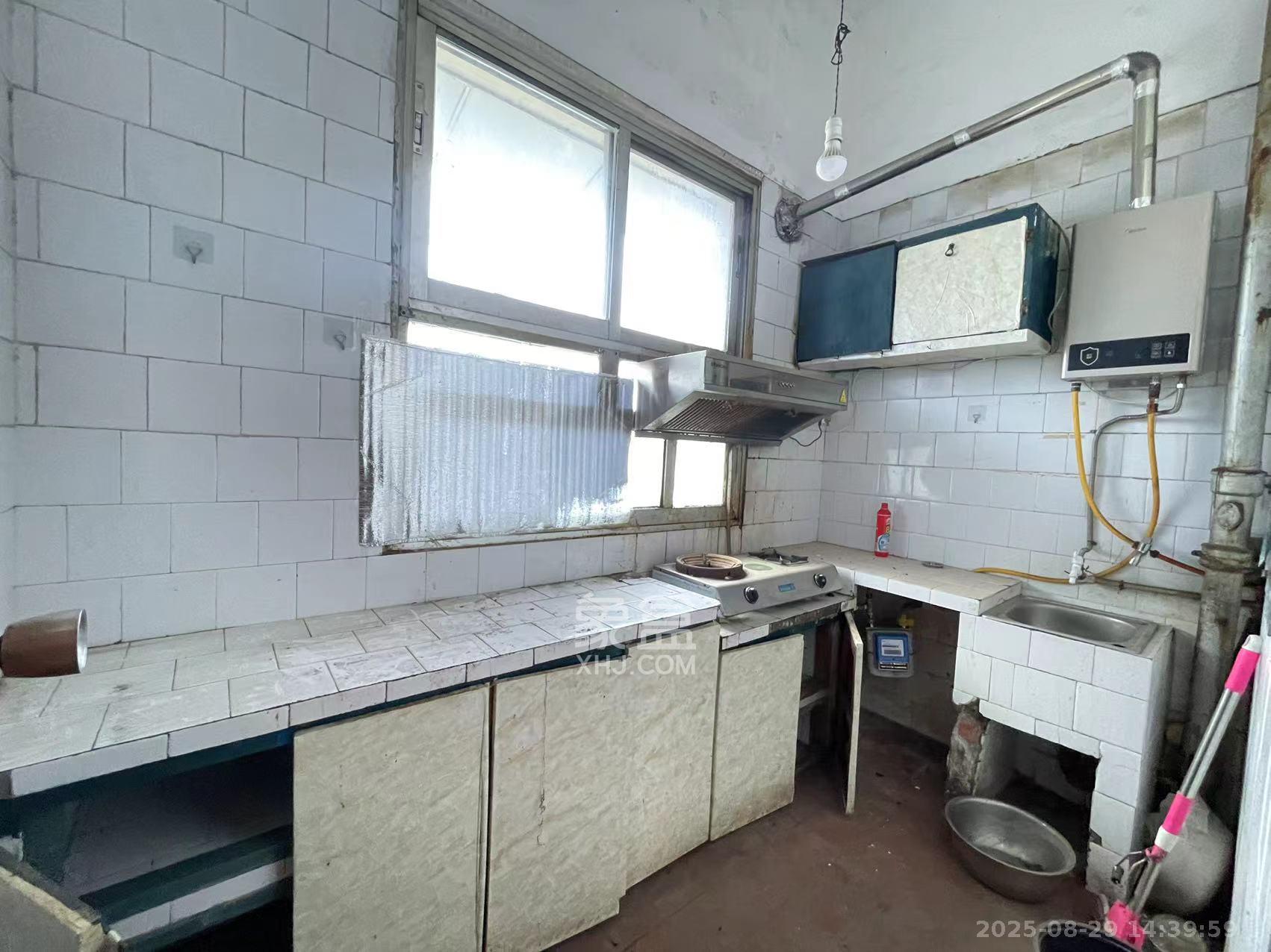 荷花园市直教师村(长沙市教育局直属教师二村)  3室1厅1卫    1850.0元/月 荷花园市直教师村(长沙市教育局直属教师二村)  3室1厅1卫    1850.0元/月室内图