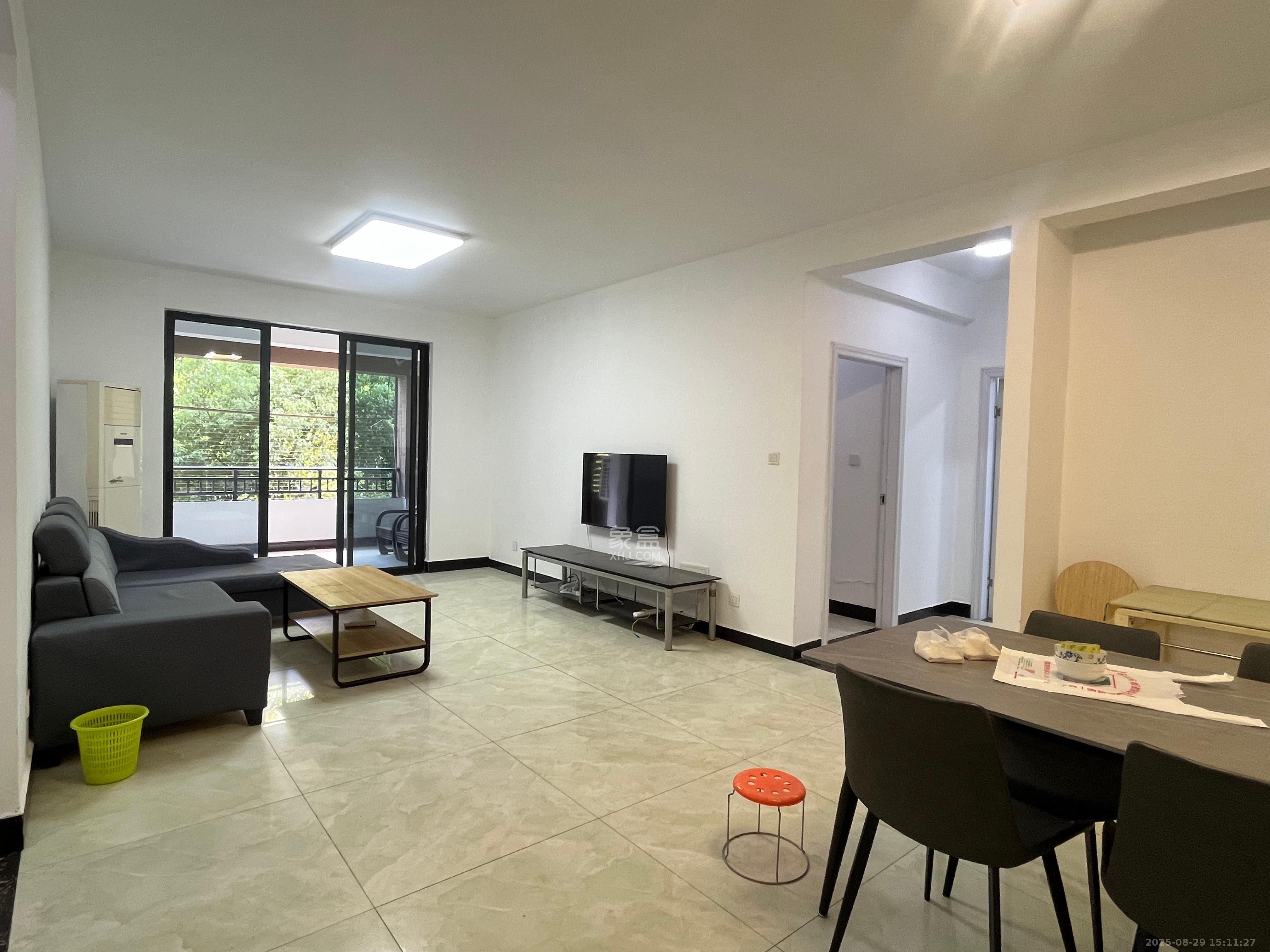 三一街区 3室2厅2卫 2000.0元/月 三一街区 3室2厅2卫 2000.0元/月室内图