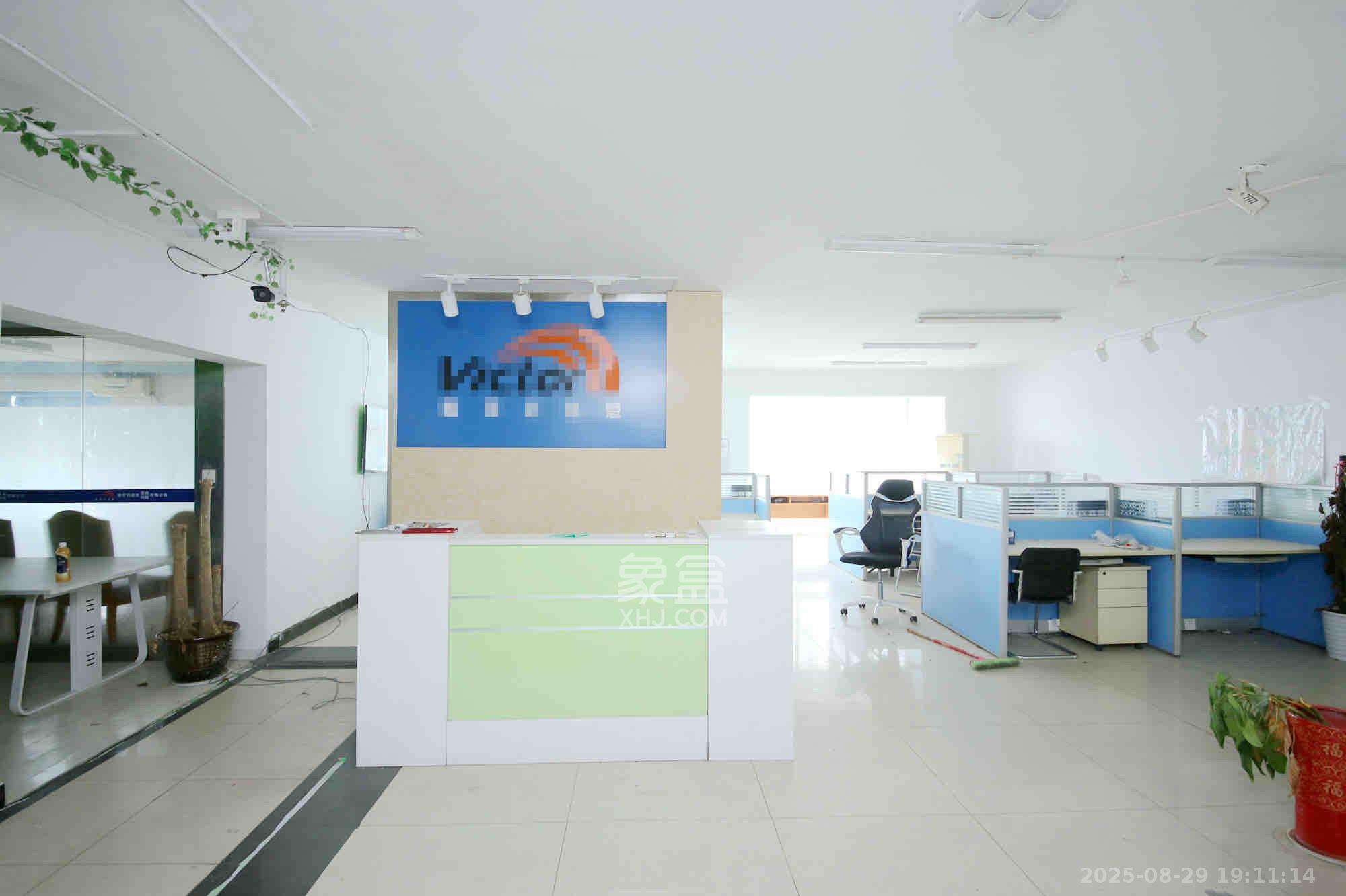 湖南财富中心 2室2厅1卫 4000.0元/月 湖南财富中心 2室2厅1卫 4000.0元/月室内图