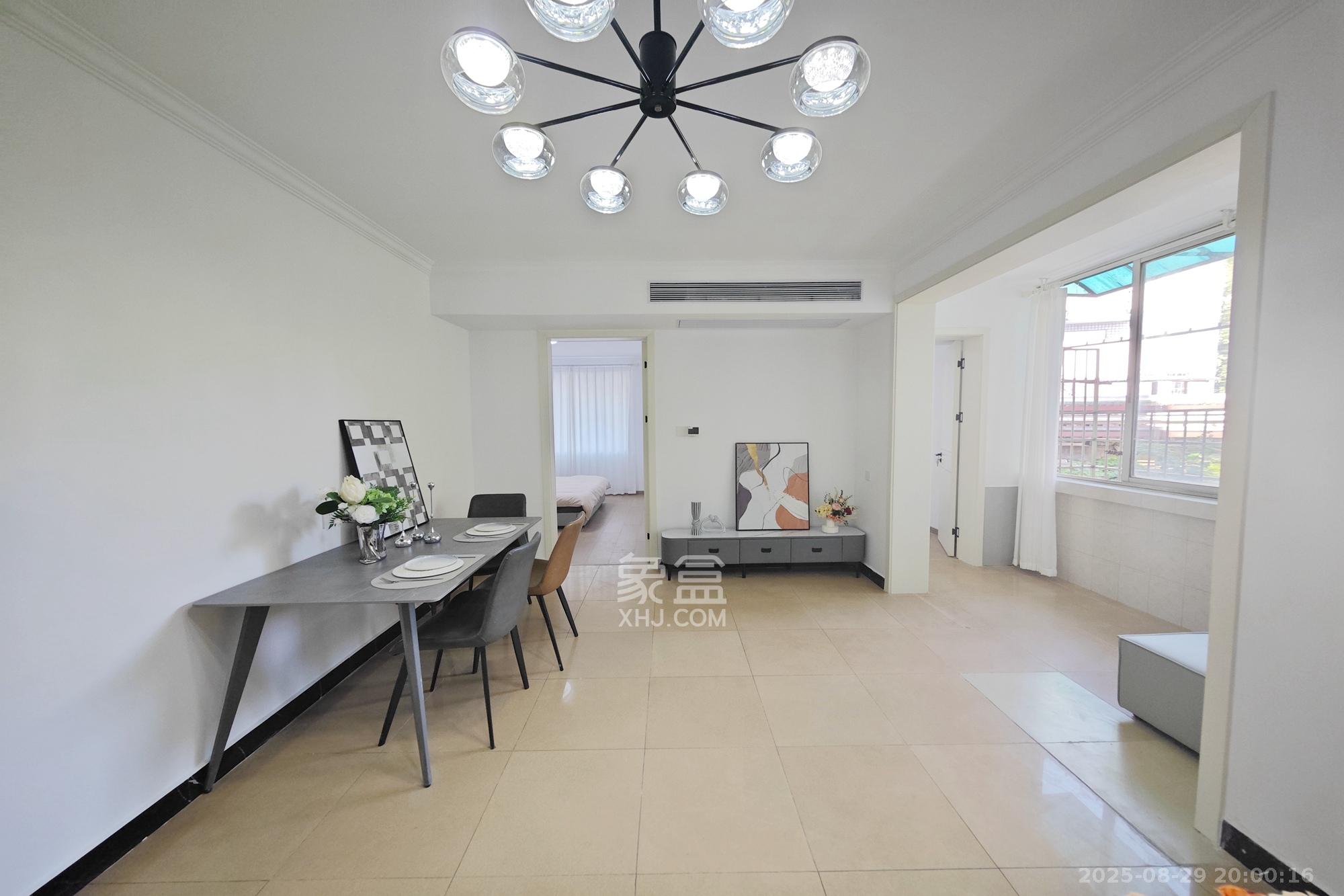 长沙卷烟厂高层小区  2室2厅1卫    49.8万客厅