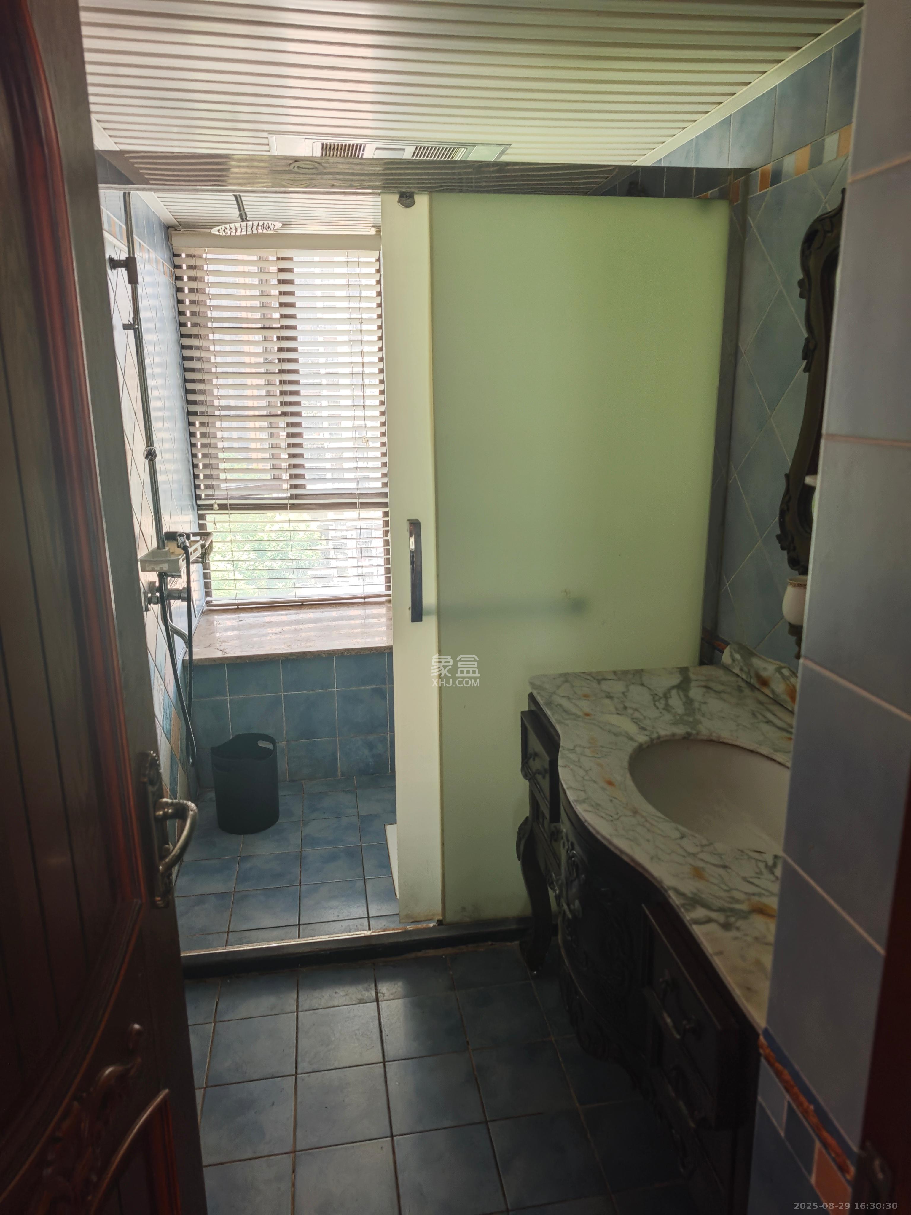 华润凤凰城三期  3室2厅2卫    2600.0元/月 华润凤凰城三期  3室2厅2卫    2600.0元/月室内图