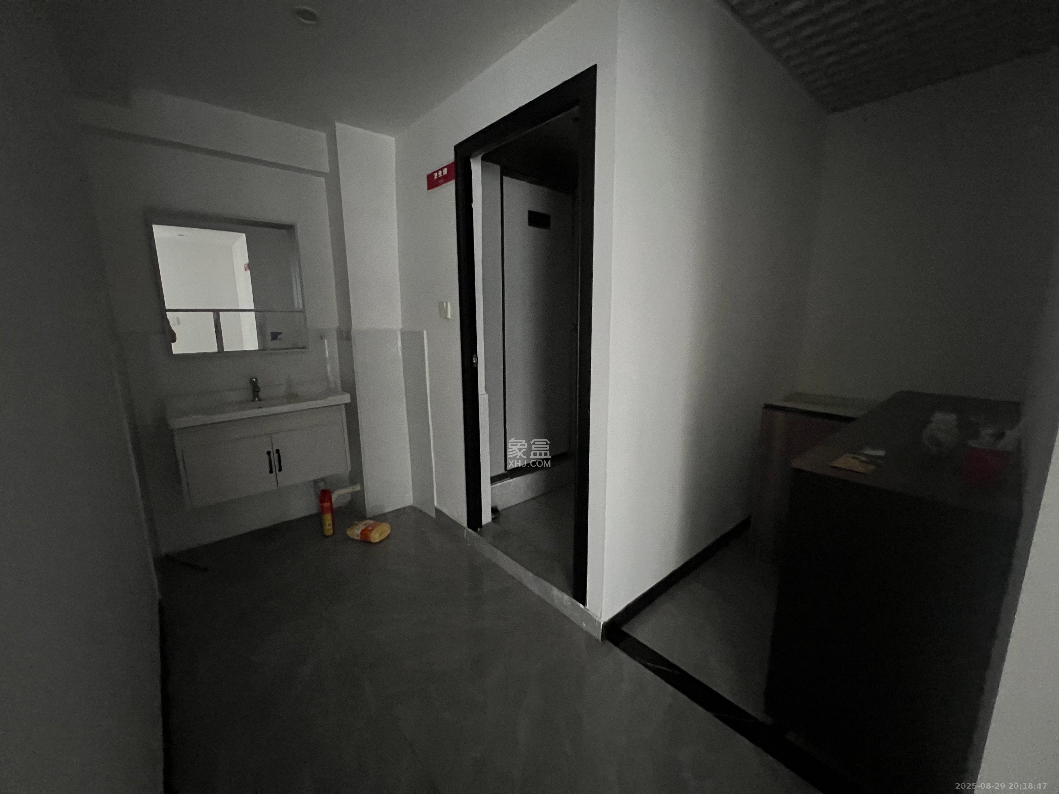 复地星光天地  1室1厅1卫    4500.0元/月室内图