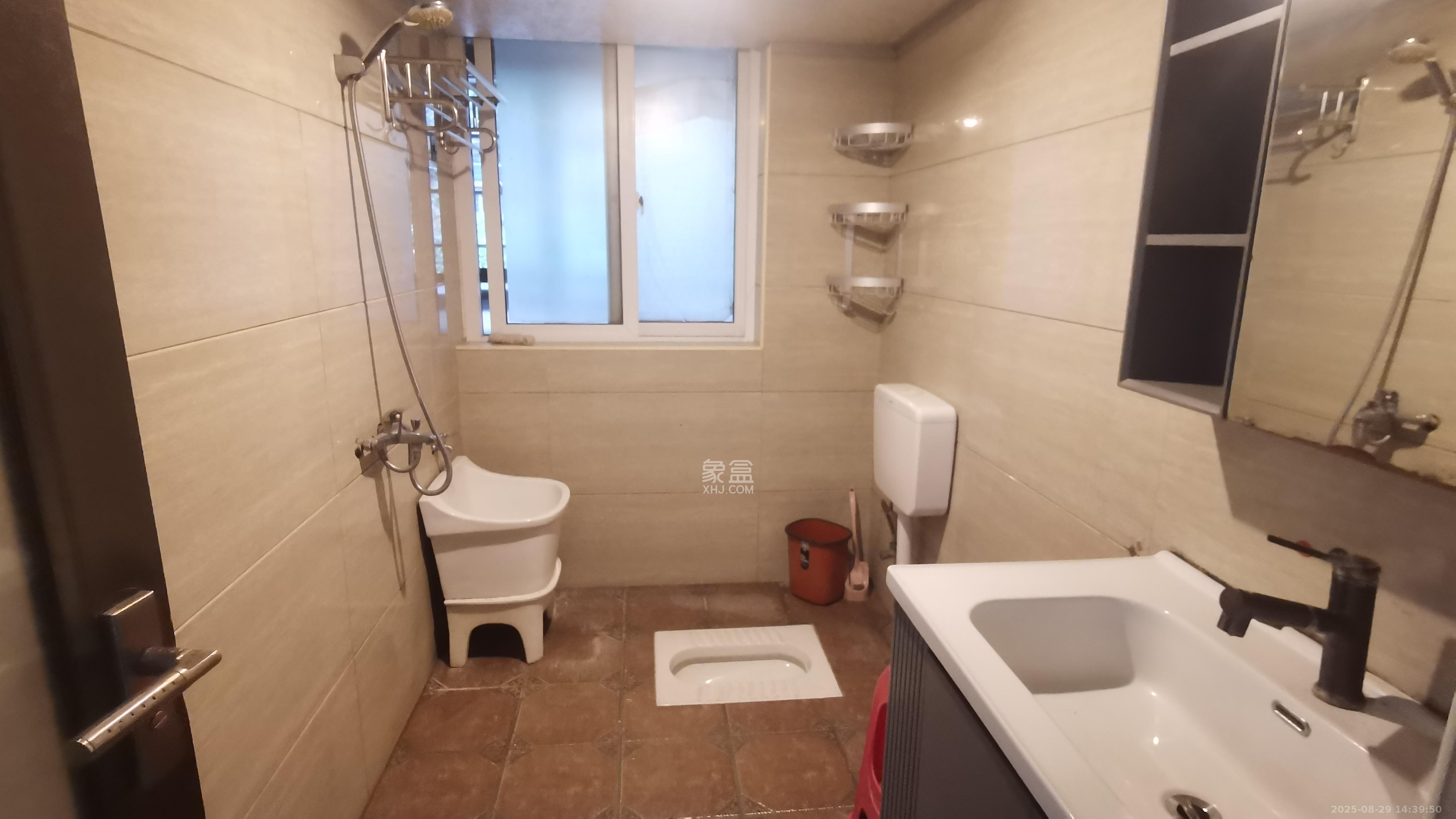 清政园(青政家园) 1室2厅2卫 2300.0元/月 清政园(青政家园) 1室2厅2卫 2300.0元/月室内图