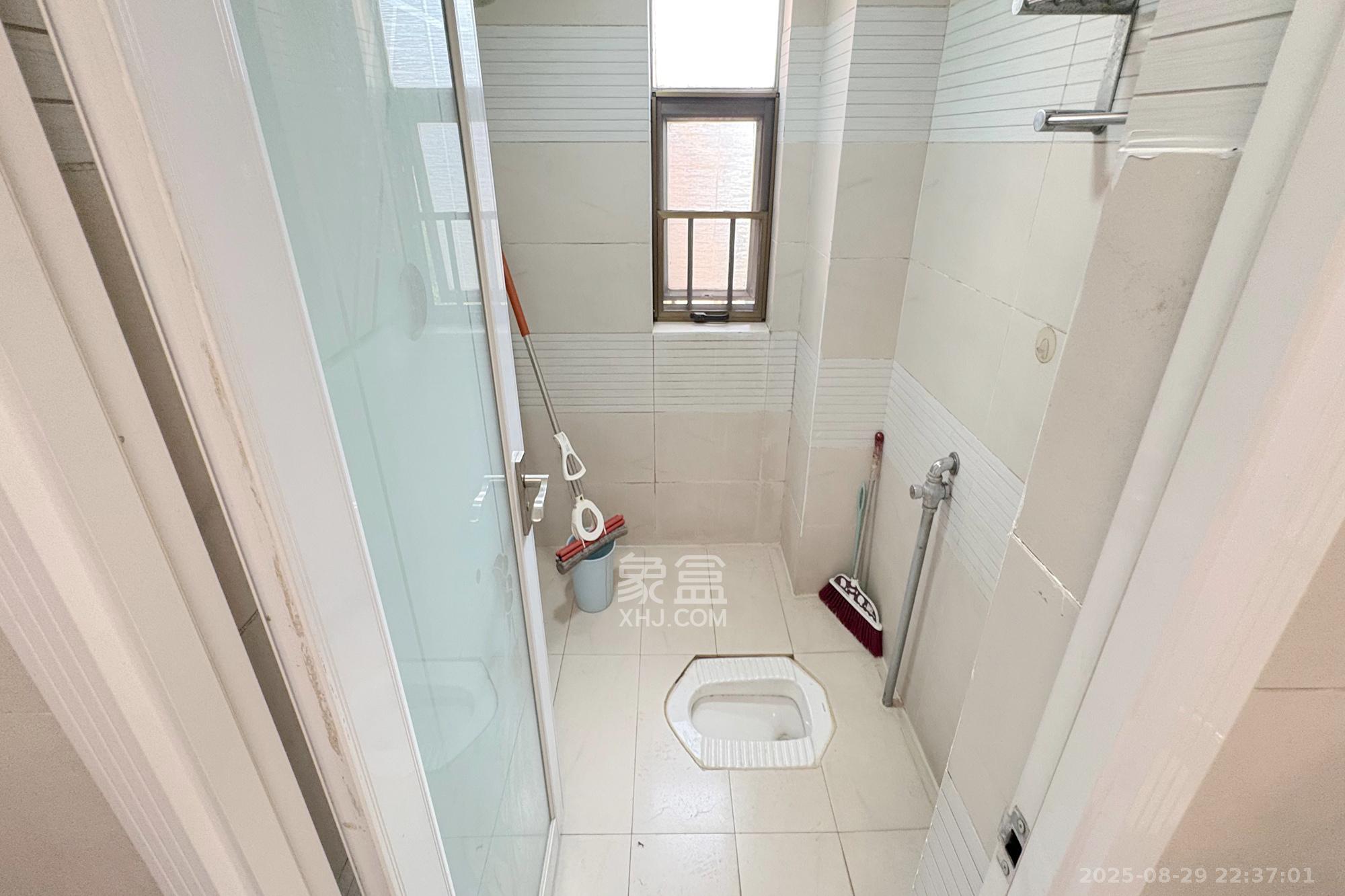 向阳门第  4室2厅2卫    225.0万 向阳门第  4室2厅2卫    225.0万卫生间