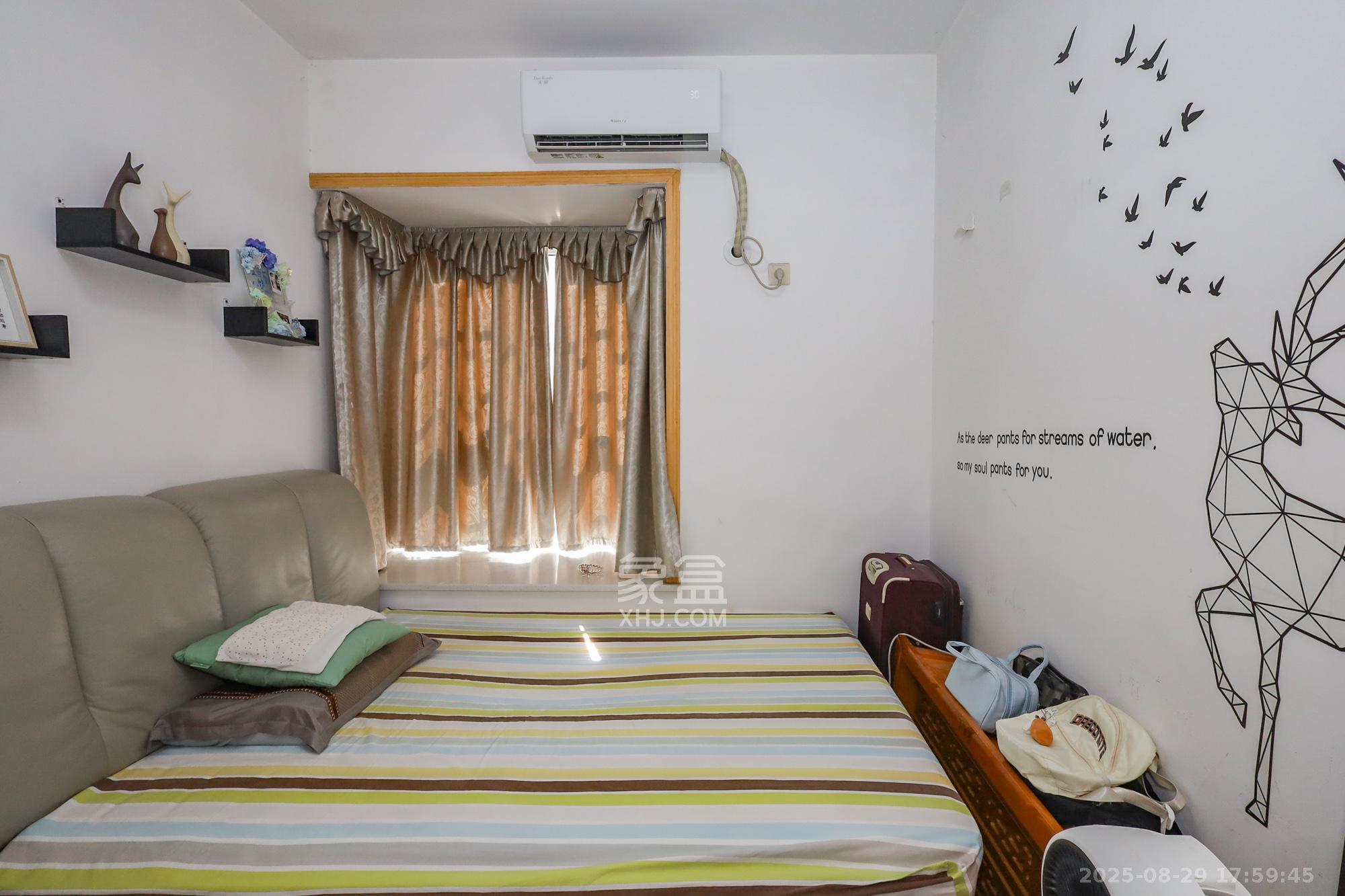 金麓西岸和苑  3室2厅1卫    71.8万 金麓西岸和苑  3室2厅1卫    71.8万卧室