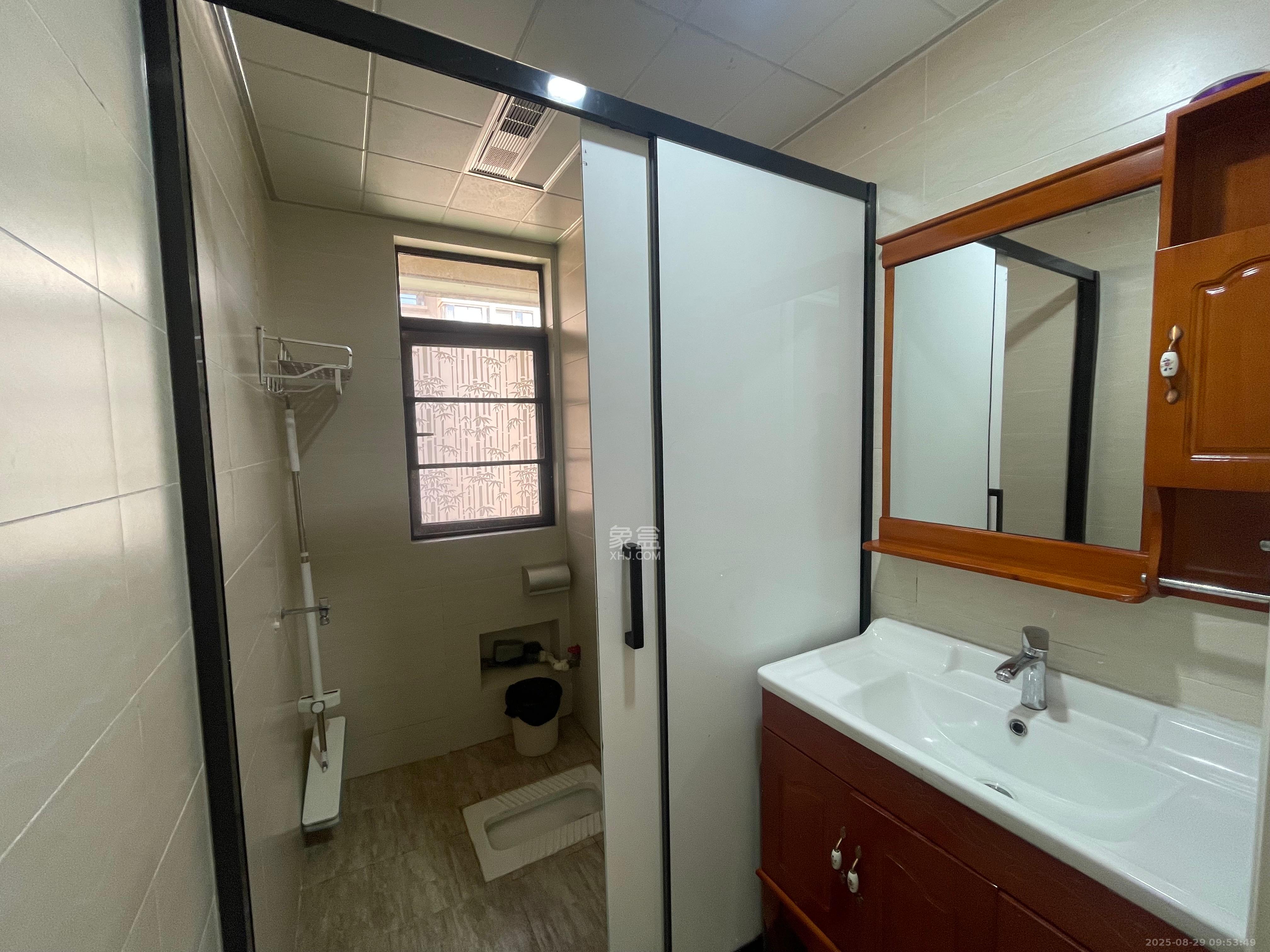 山语城二期  4室2厅2卫    2700.0元/月 山语城二期  4室2厅2卫    2700.0元/月室内图