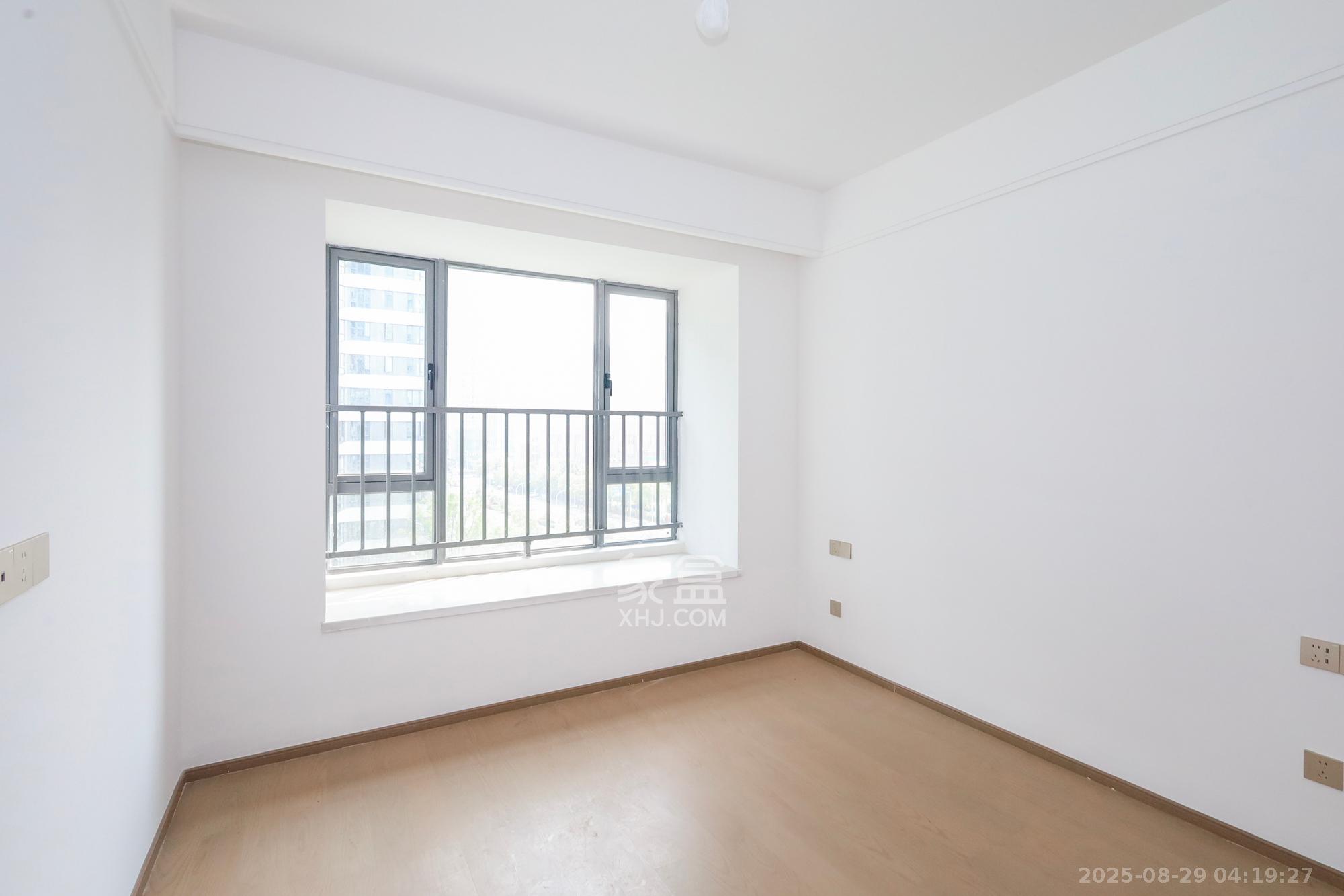 复地滨江金融中心  3室2厅2卫    183.1万卧室